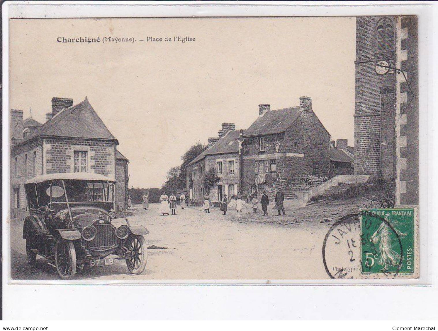 CHARCHIGNE: Place De L'église, Automobile - Très Bon état - Andere & Zonder Classificatie