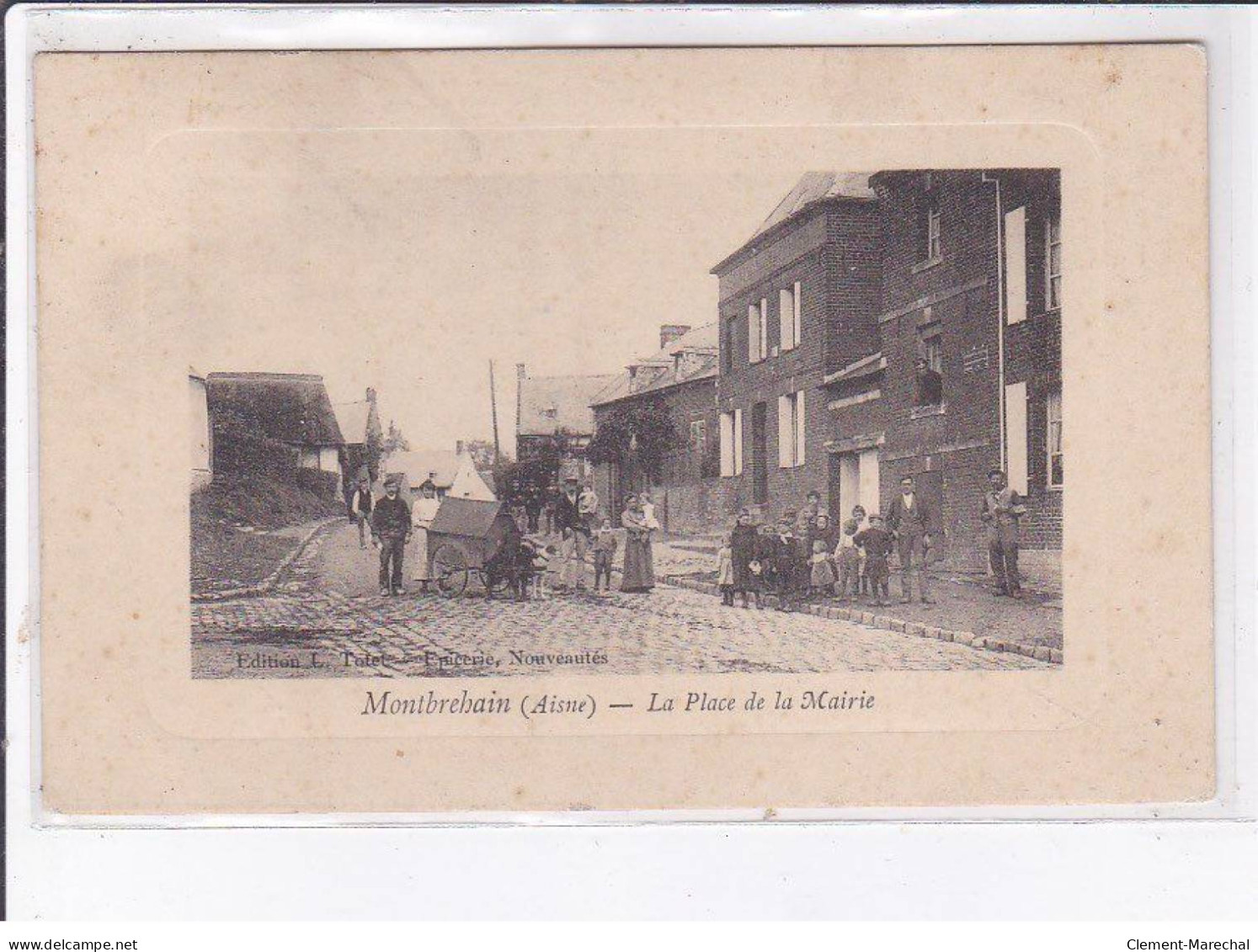 MONTBREHAIN: La Place De La Mairie, Voiture à Chien, Philatélie - Très Bon état - Sonstige & Ohne Zuordnung