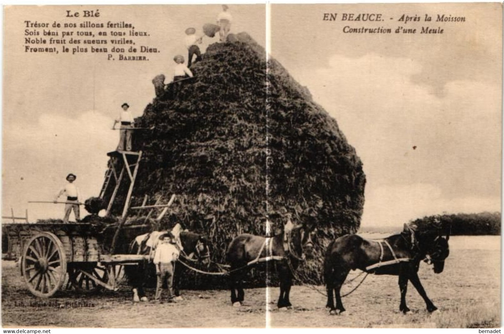 EN BEAUCE . APRES LA MOISSON CONSTRUCTION D UNE MEULE  ( Trait Blanc Pas Sur Original ) - Sonstige & Ohne Zuordnung