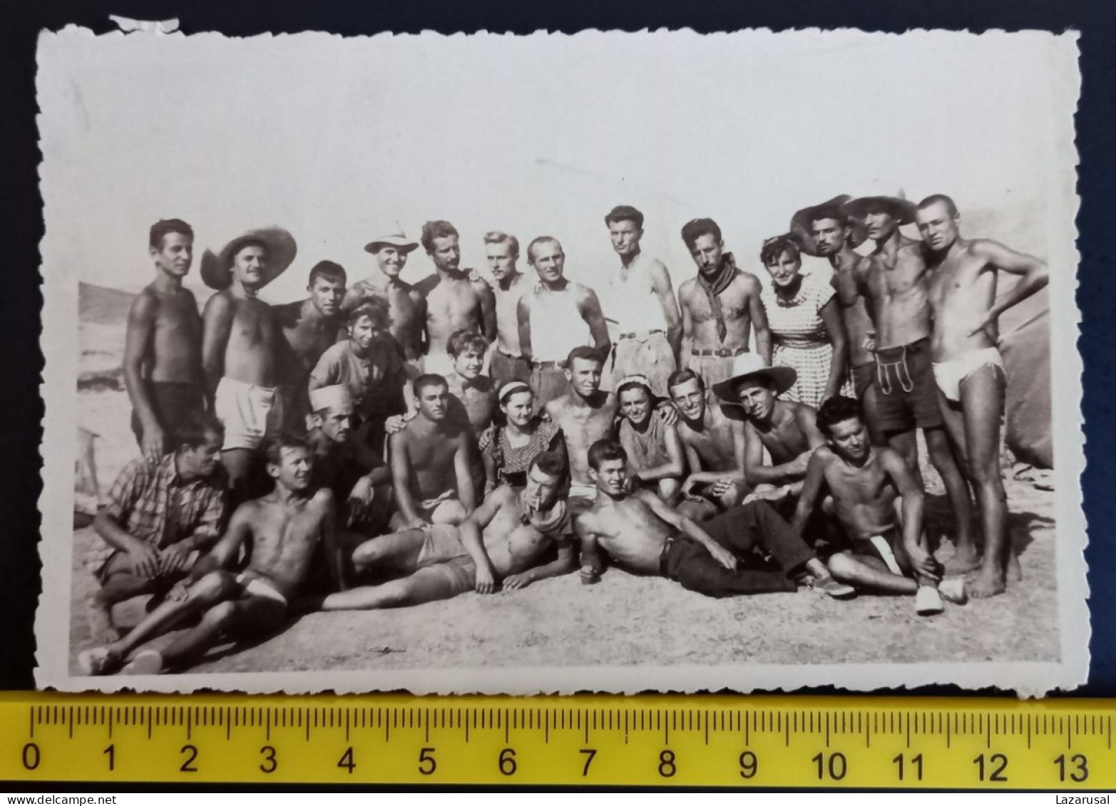 #15   Man On Vacation - On The Beach In A Bathing Suit / Homme En Vacances - Sur La Plage En Maillot De Bain - Anonieme Personen