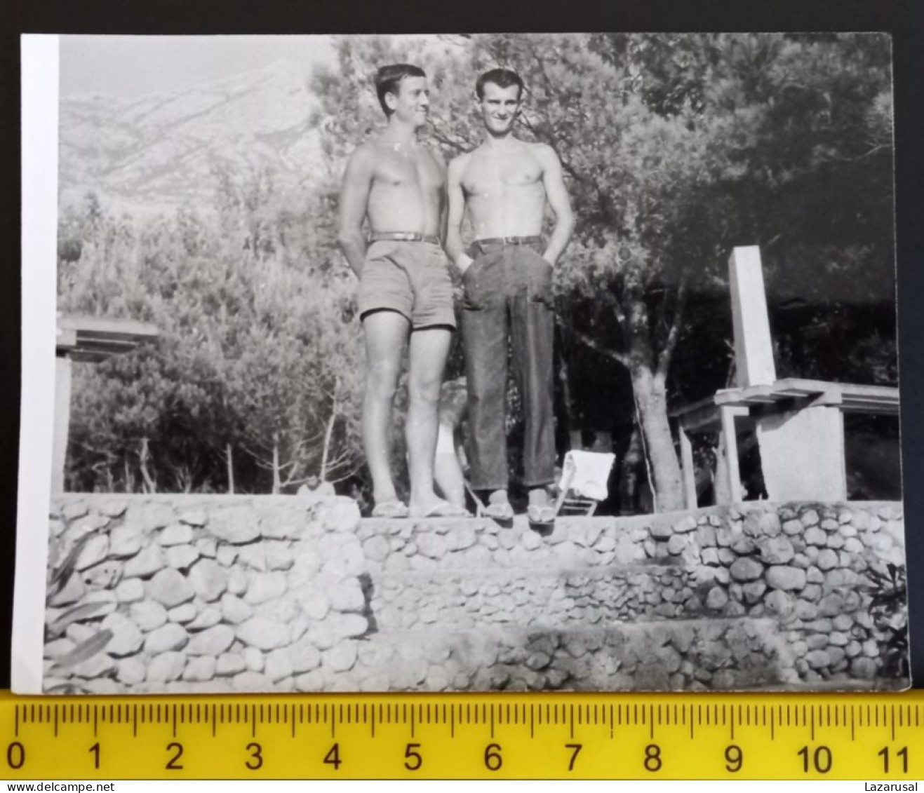 #15   Man On Vacation - On The Beach In A Bathing Suit / Homme En Vacances - Sur La Plage En Maillot De Bain - Anonyme Personen