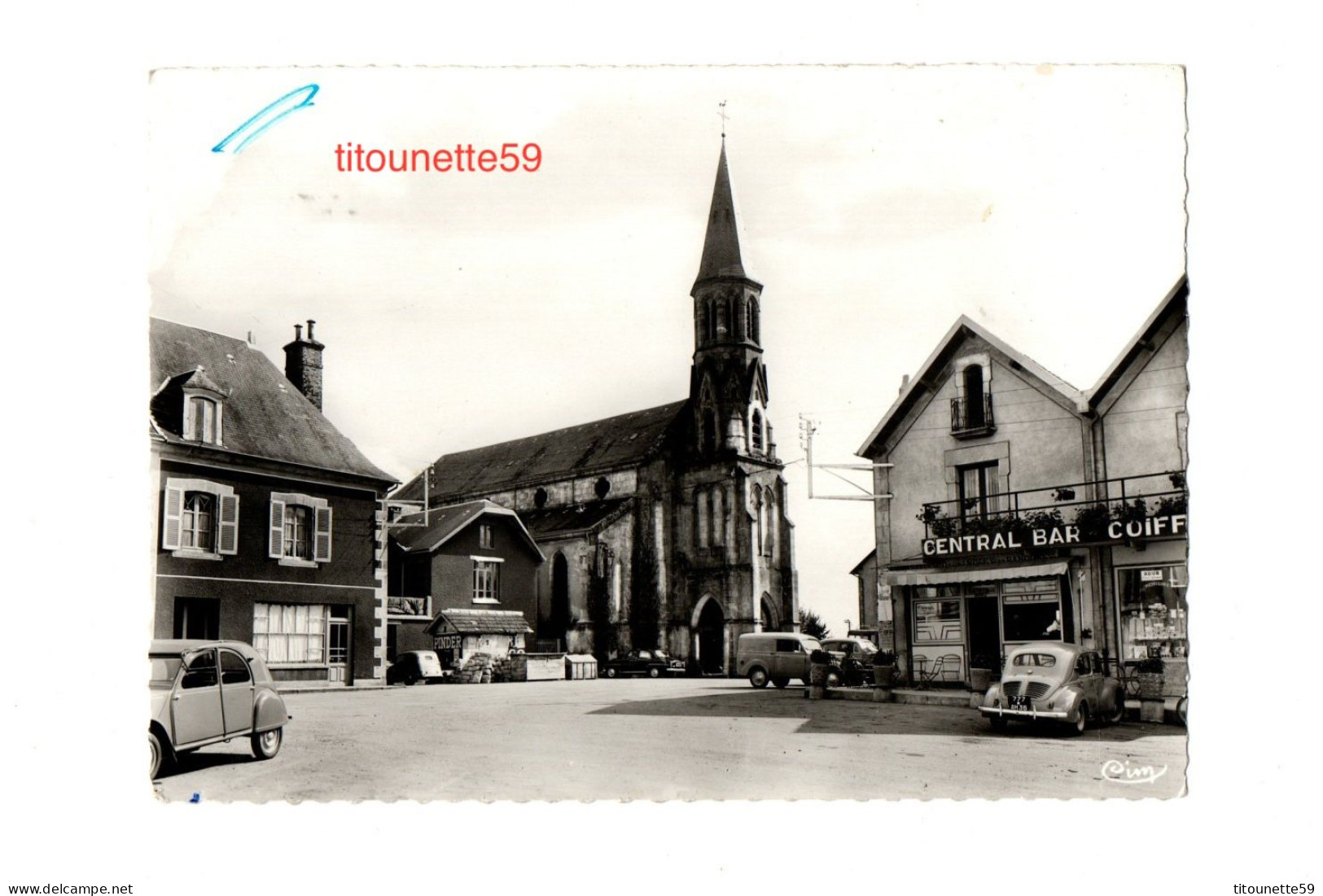 87- St-SULPICE-les-FEUILLES (Hte Vienne) - L'EGLISE-CENTRAL BAR-COIFFEUR-VOITURES ANCIENNES-2CH-4CH-FOURGON - Altri & Non Classificati