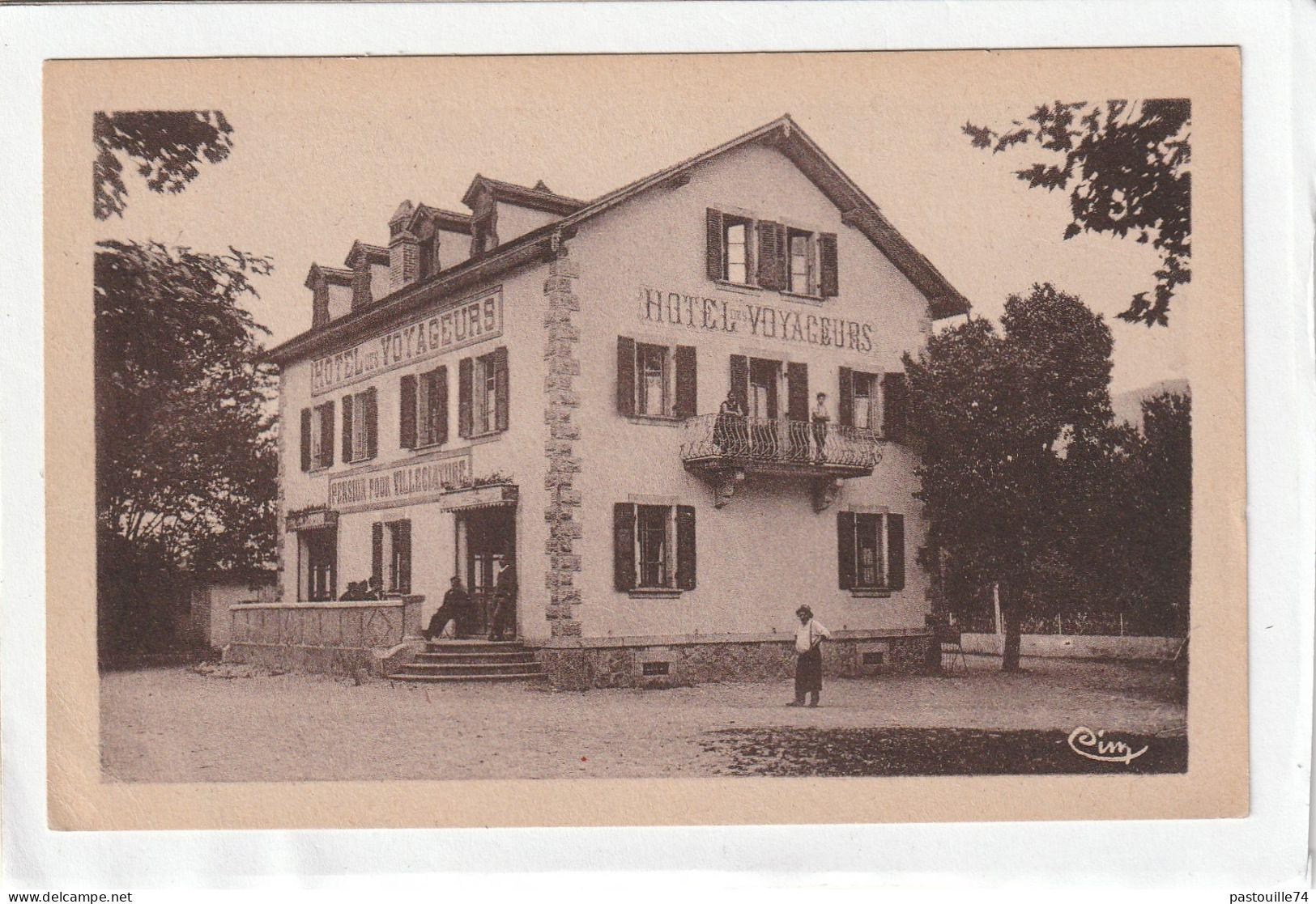 CPA :  14 X 9  - PERRIGNIER  -  Hôtel Des Voyageurs. Lauréat T. C. F. 1932. - FIALETOUT  Propriétaire - Andere & Zonder Classificatie