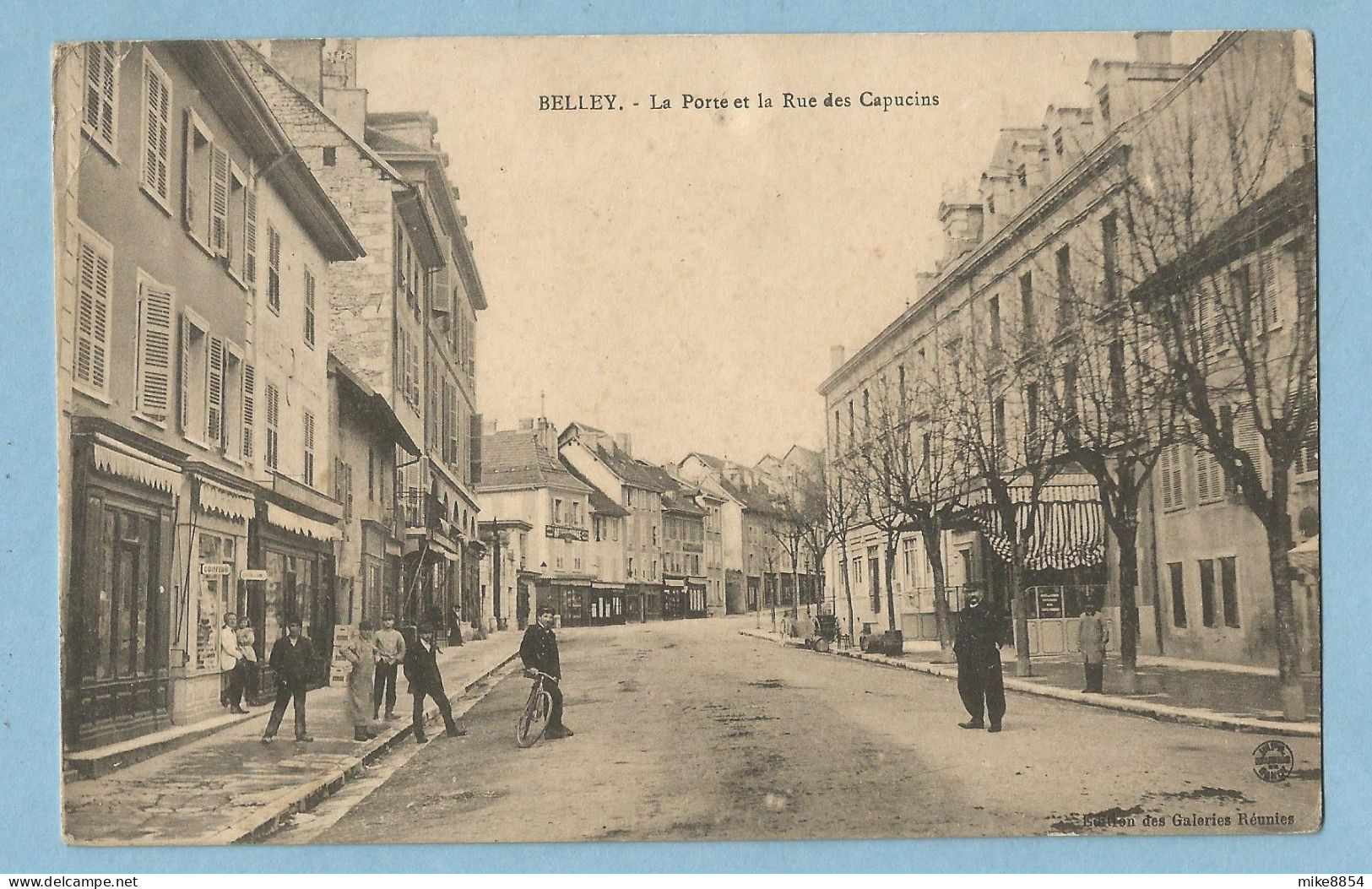 0451  CPA  BELLEY   (Ain)  La Porte Et La Rue Des Capucins - Animation   ++++++++++++++++++ - Belley