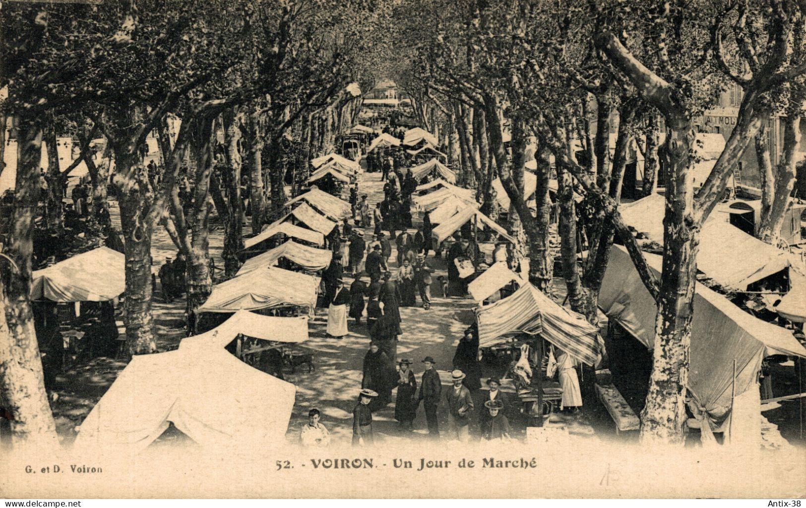 N77 - 38 - VOIRON - Isère - Un Jour De Marché - Voiron