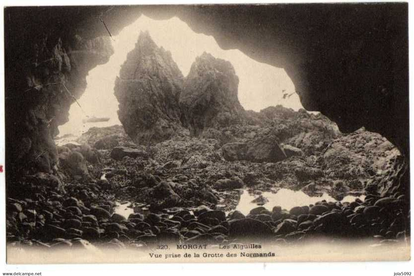 29 / MORGAT - Les Aiguilles - Vue De La Grotte Des Normands - Morgat