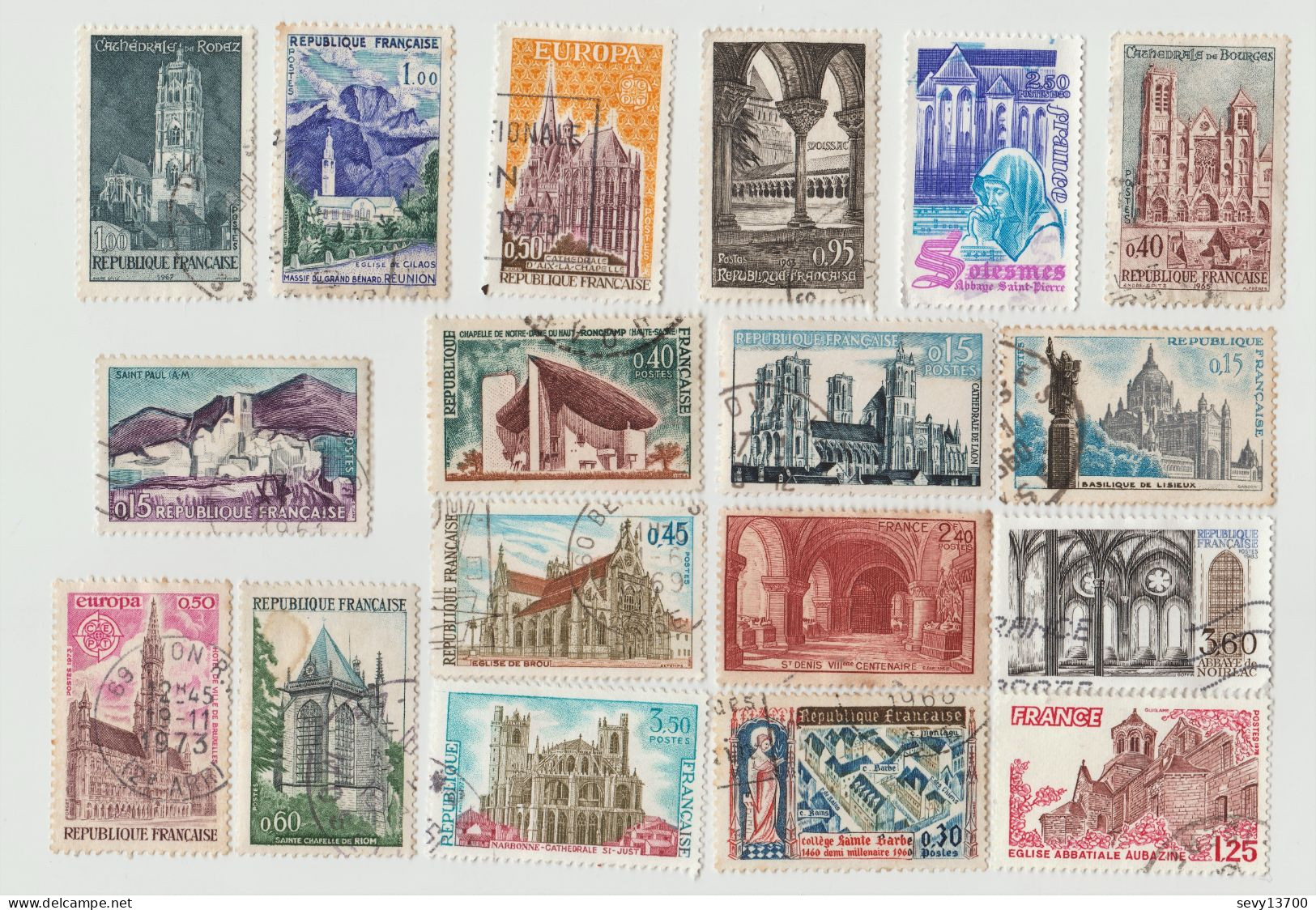 France - Lot De 36 Timbres Oblitérés Différents  Chateaux, Palais, Remparts, Eglises, Monastères... - Colecciones Completas