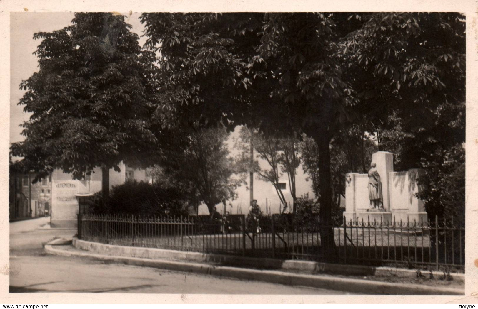 Salindres - Le Square Sainte Jeanne D'arc - Monument Aux Morts - Andere & Zonder Classificatie