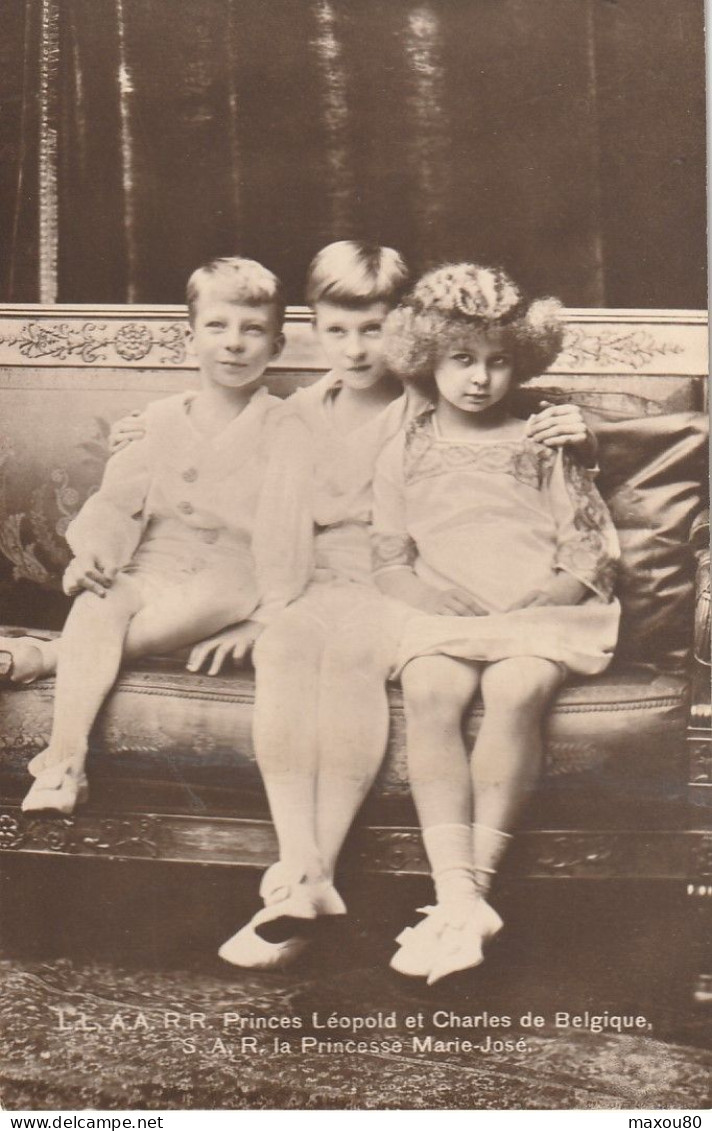 CPA  Princes Léopold Et Charles De Belgique Et La Princesse Marie-José - Case Reali