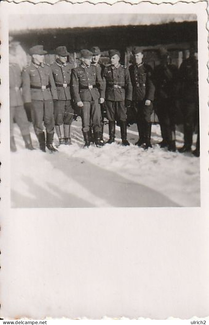 Foto Gruppe Deutsche Soldaten Im Schnee - 2. WK - 8*5cm  (69014) - Guerra, Militari