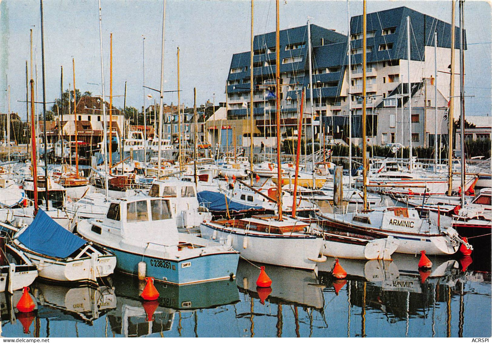 COURSEULLES SUR MER La Courseullaise Et Le Port Des Yachts 17(scan Recto-verso) MA2038 - Courseulles-sur-Mer