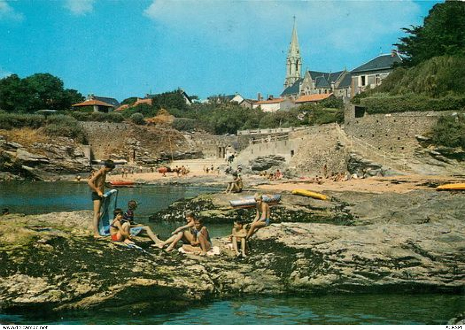 SAINTE MARIE SUR MER  Plage Du MOMBEAU Et L'eglise  39  (scan Recto-verso)MA2034Ter - Sonstige & Ohne Zuordnung