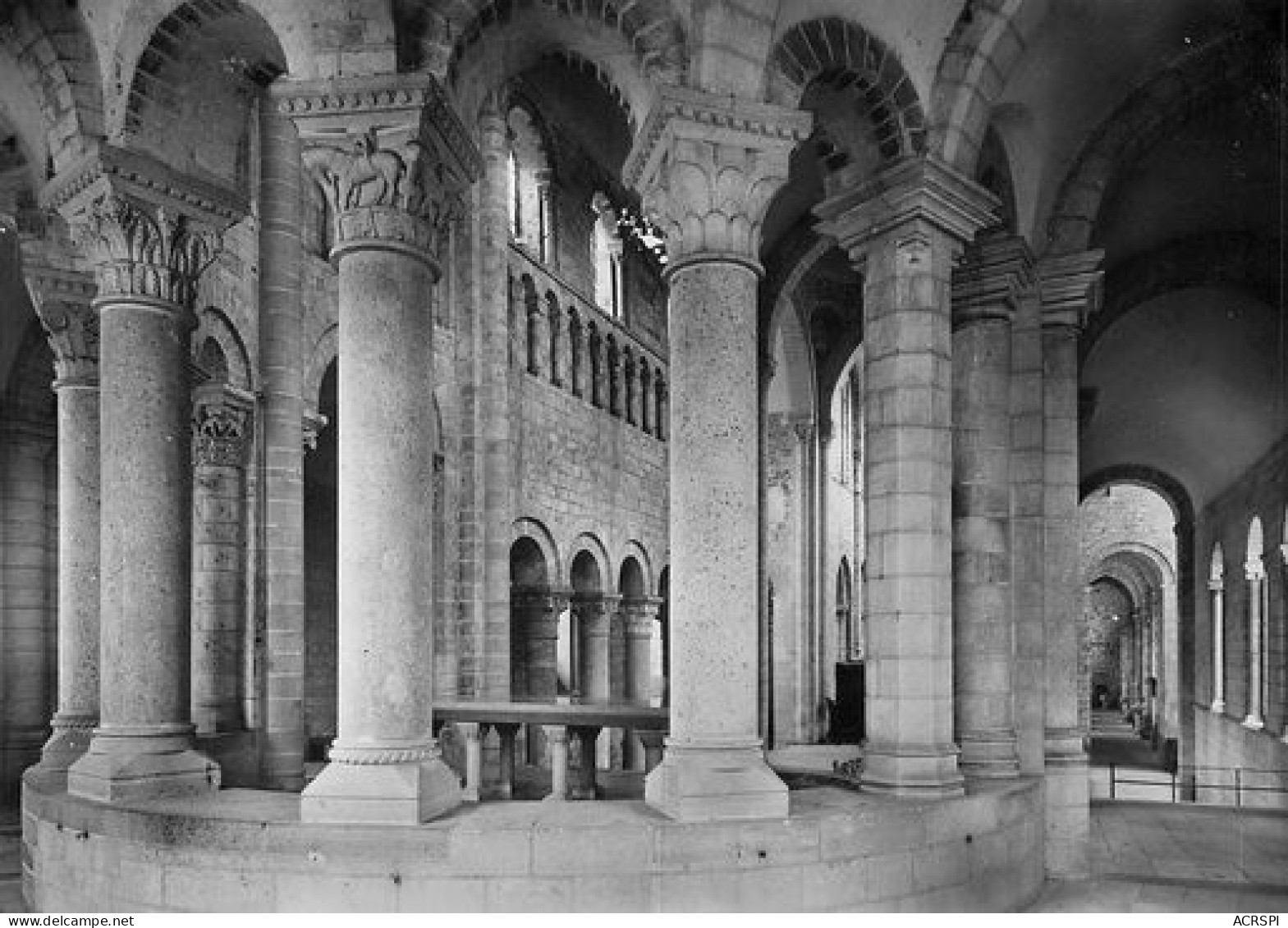 Saint-Benoît-sur-Loire  Interieur De La Basilique    55  (scan Recto-verso)MA2064Ter - Altri & Non Classificati