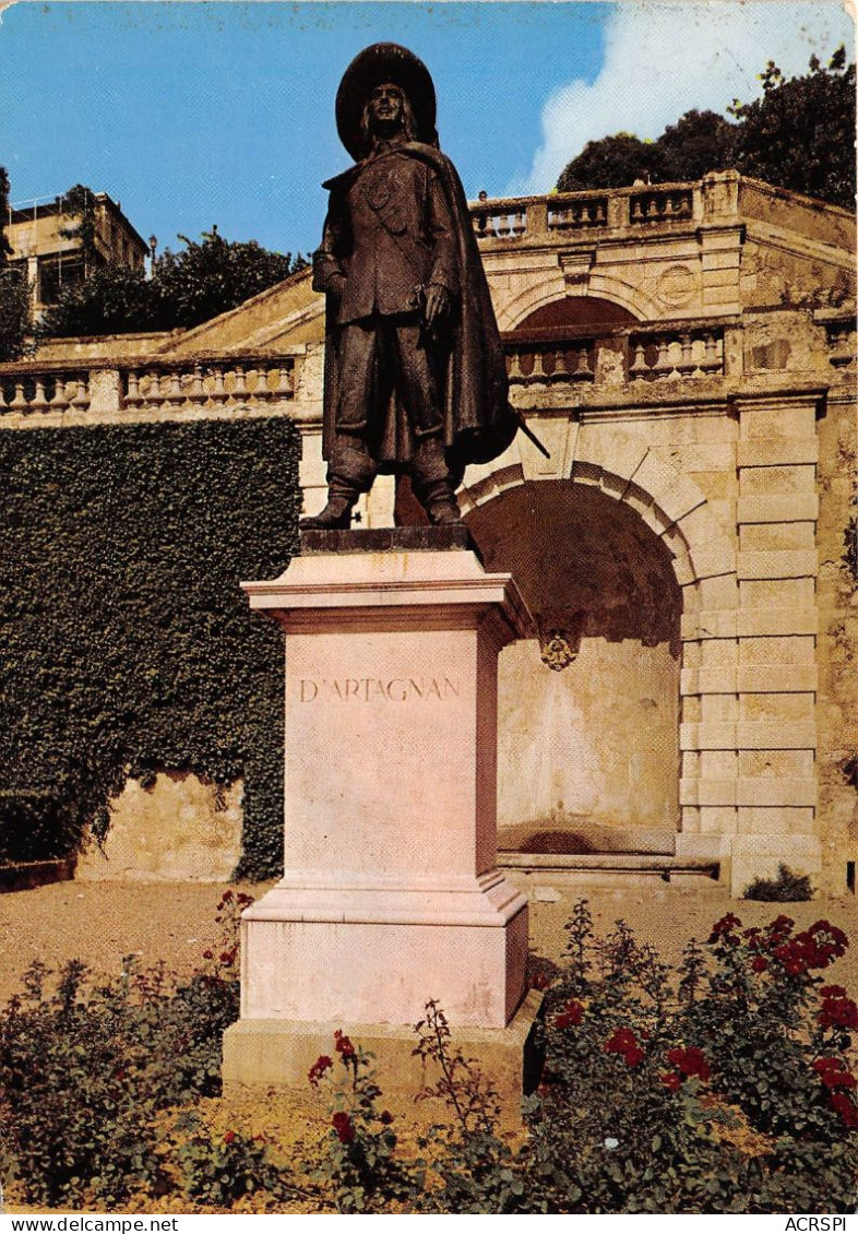 AUCH Statue De D Artagnan Capitaine Aux Mousquetaires Du Roi Louis XIV 5(scan Recto-verso) MA2096 - Auch