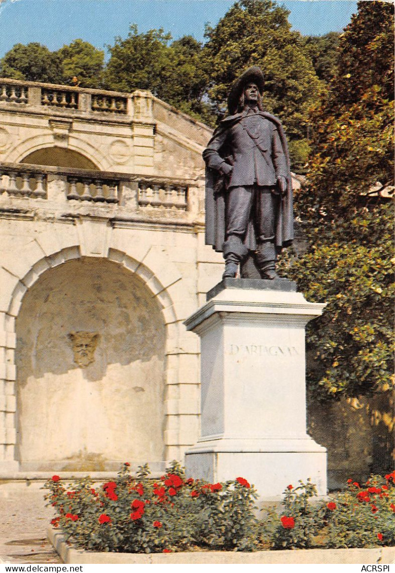 AUCH Statue De D Artagnan Cadet De Gascogne Et Mousquetaire Du Roi 3(scan Recto-verso) MA2096 - Auch
