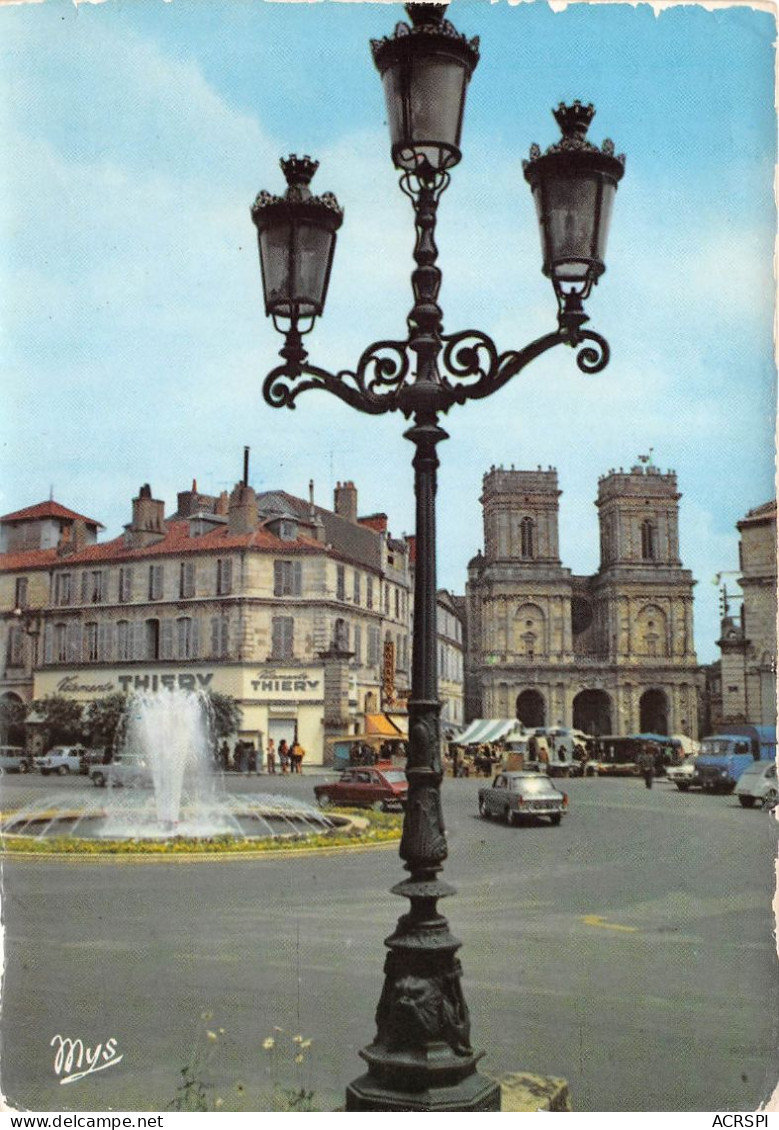 AUCH Place De L Hotel De Ville Et L Eglise Ste Marie 25(scan Recto-verso) MA2096 - Auch