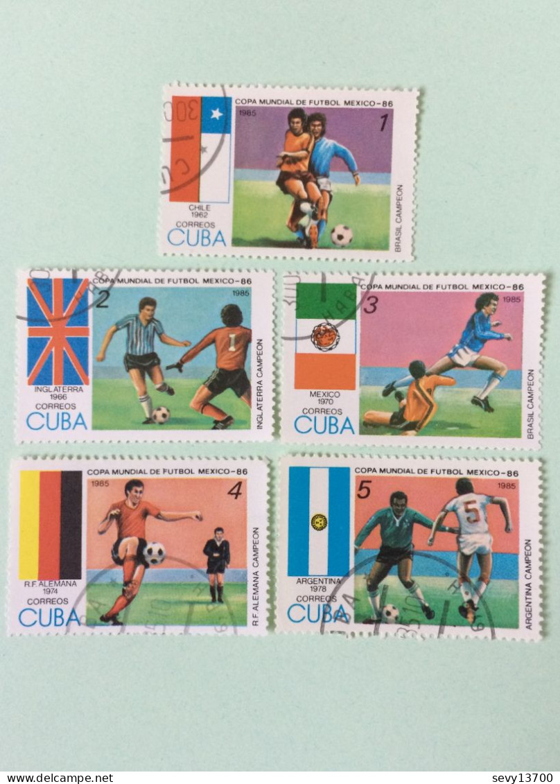 Cuba 27 Timbres Espace, Tableaux, Peinture, Foot Ball - Lots & Serien