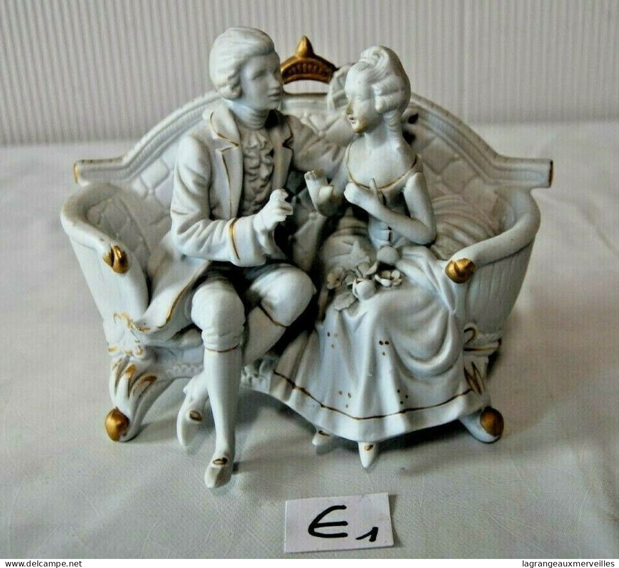 E1 Objet De Vitrine - Le Couple Romantique - Porcelaine Biscuit - Pate Blanche - Personen