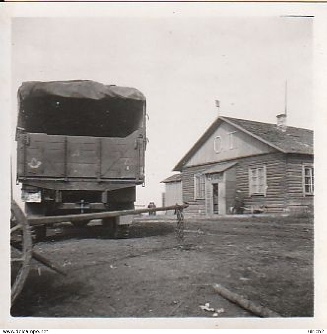 Foto Deutsche Soldatenunterkunft O.T. - LKW - 2. WK - 5*5cm  (69020) - Guerre, Militaire