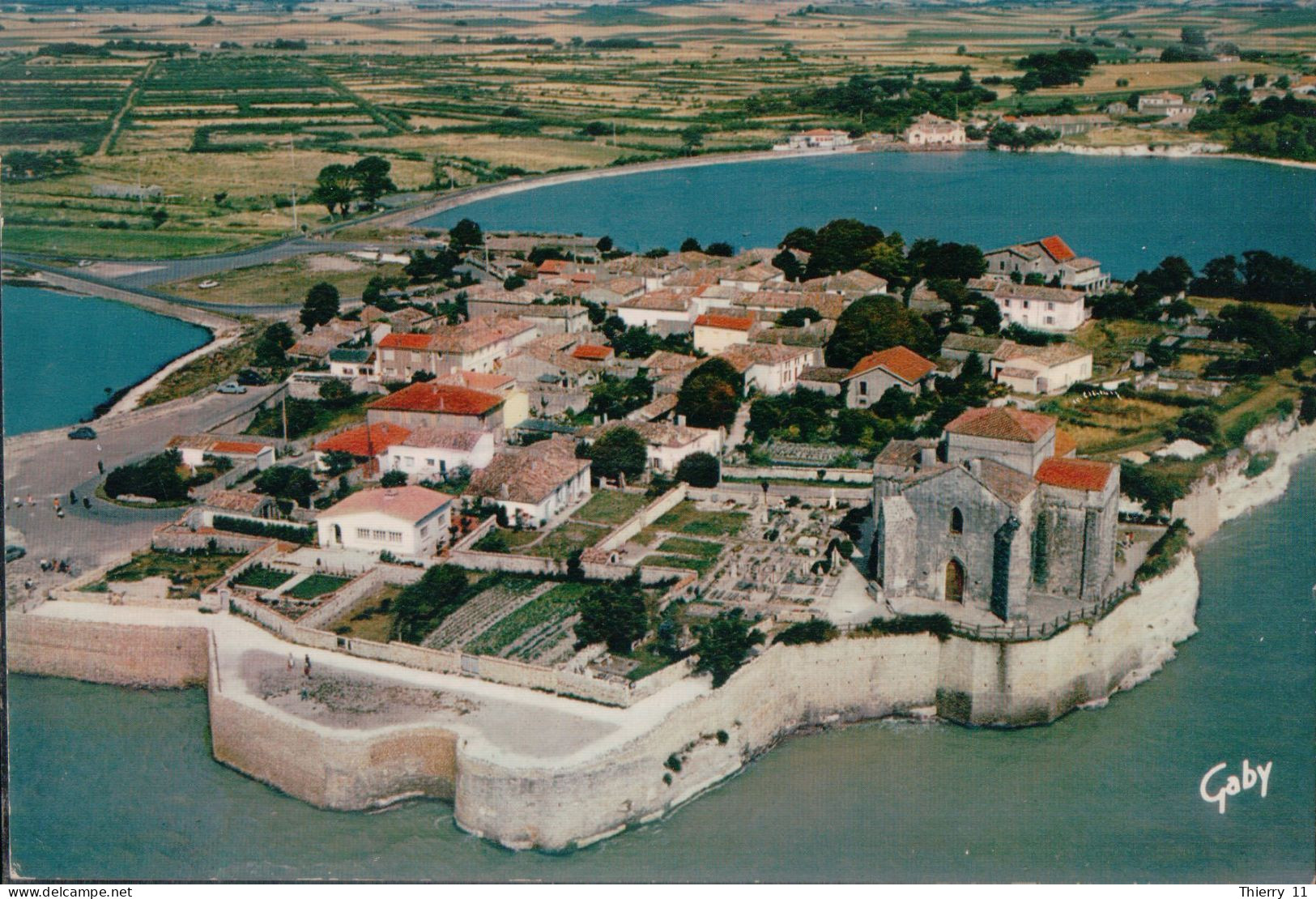 Cpsm 17 Talmont Vue D'ensemble De L'église Romane - Altri & Non Classificati