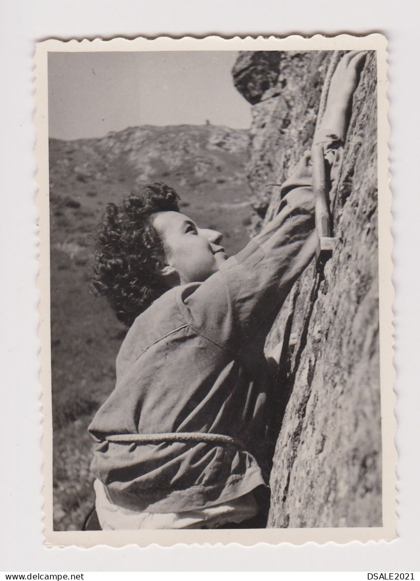 Young Woman, Climbing, Mountering, Scene, Vintage Orig Photo 6.1x8.7cm. (1420) - Personnes Anonymes