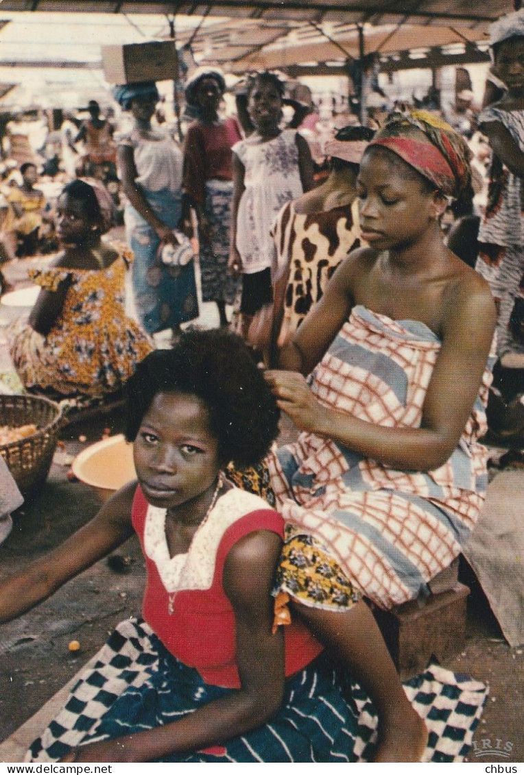 L'Afrique En Couleurs: Séance De Coiffure, Hairdressing - Africa