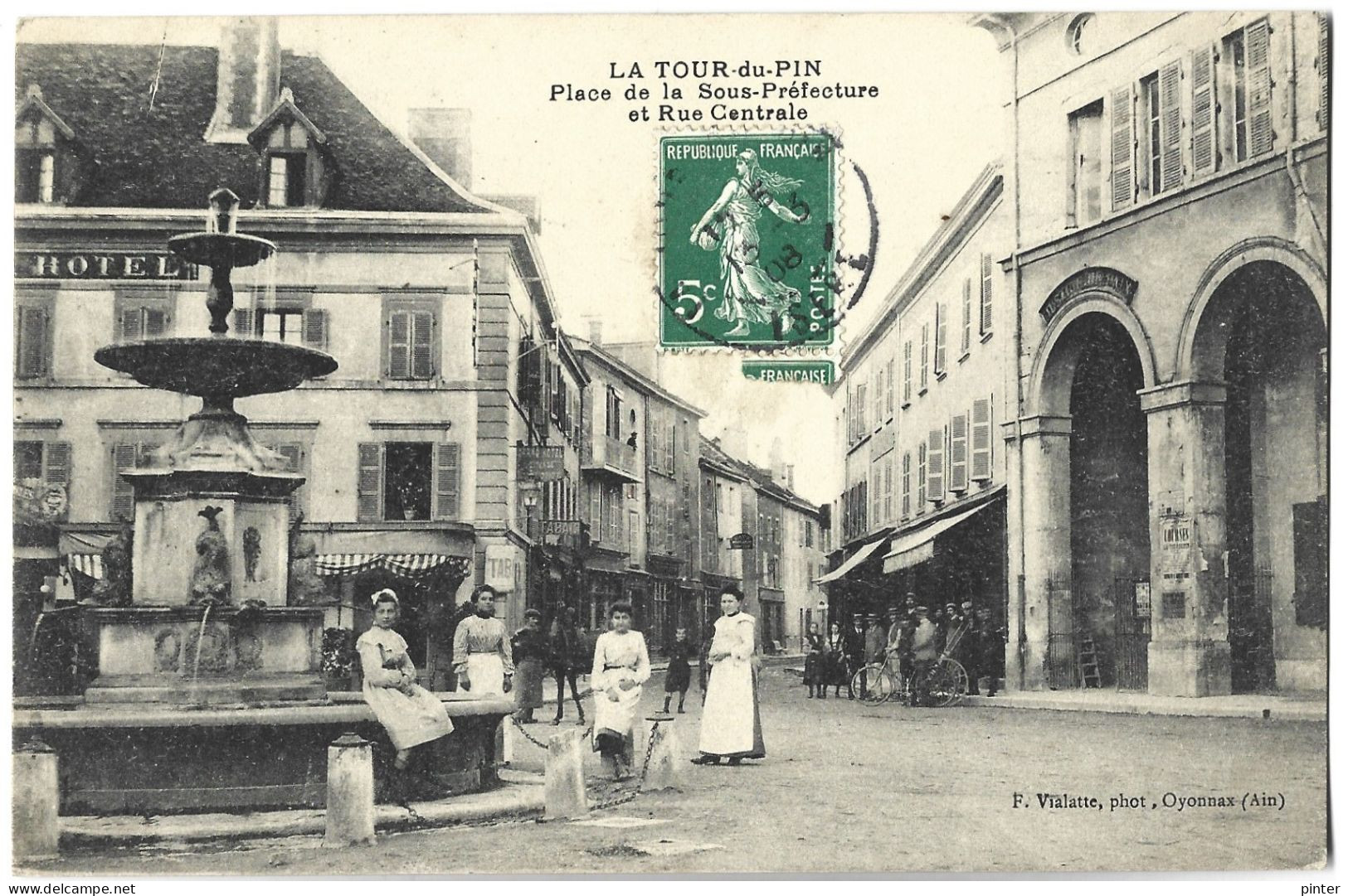 LA TOUR DU PIN - Place De La Sous-Préfecture Et Rue Centrale - La Tour-du-Pin