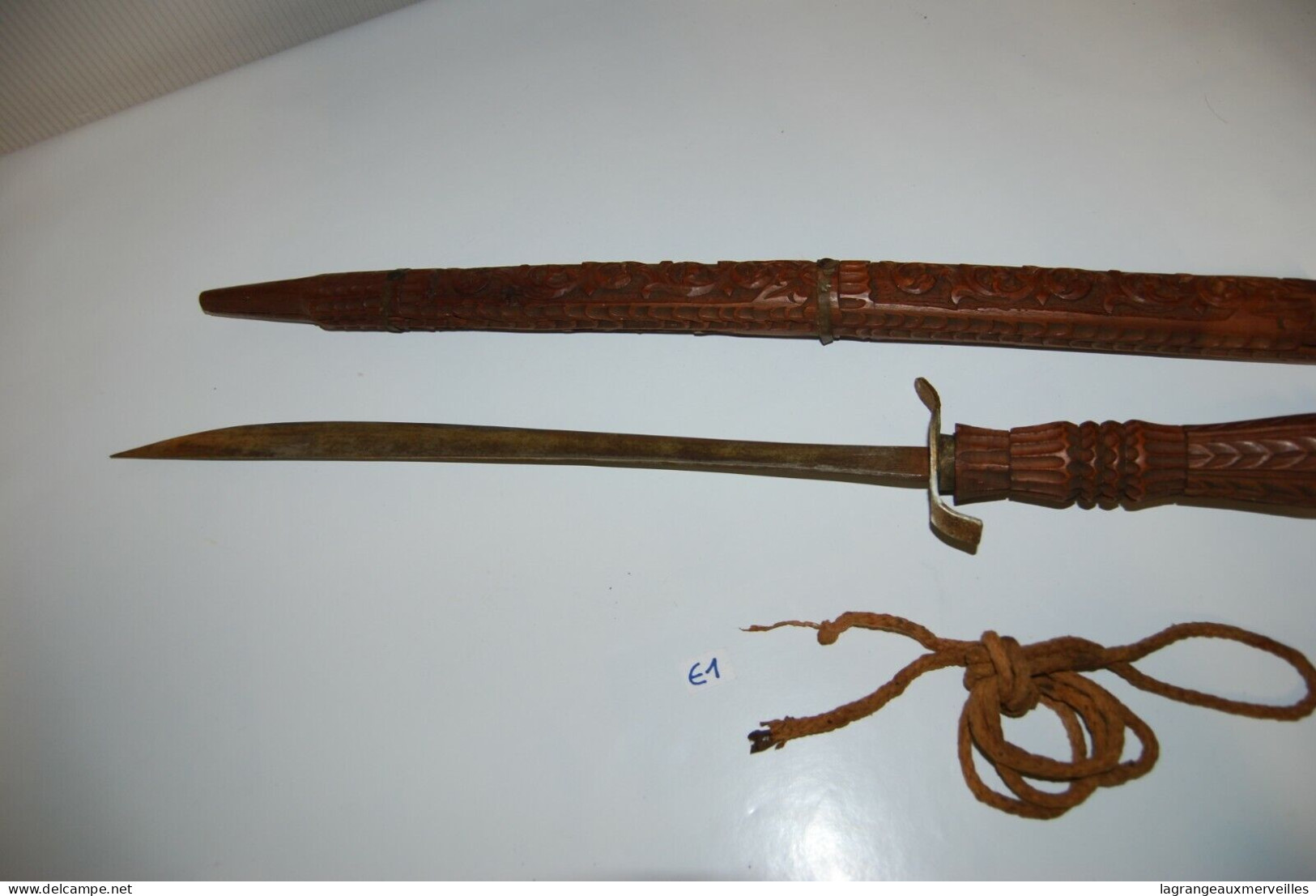 E1 Militaria - Ancien Couteau De Soldats - Fourreau - Knives/Swords