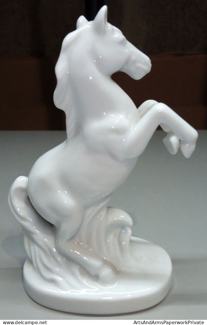 Sculpture: chevaux cabrés/ Sculpture: prancing horses/ Sculptuur: steigerende paarden/ Skulptur: tänzelnde Pferde