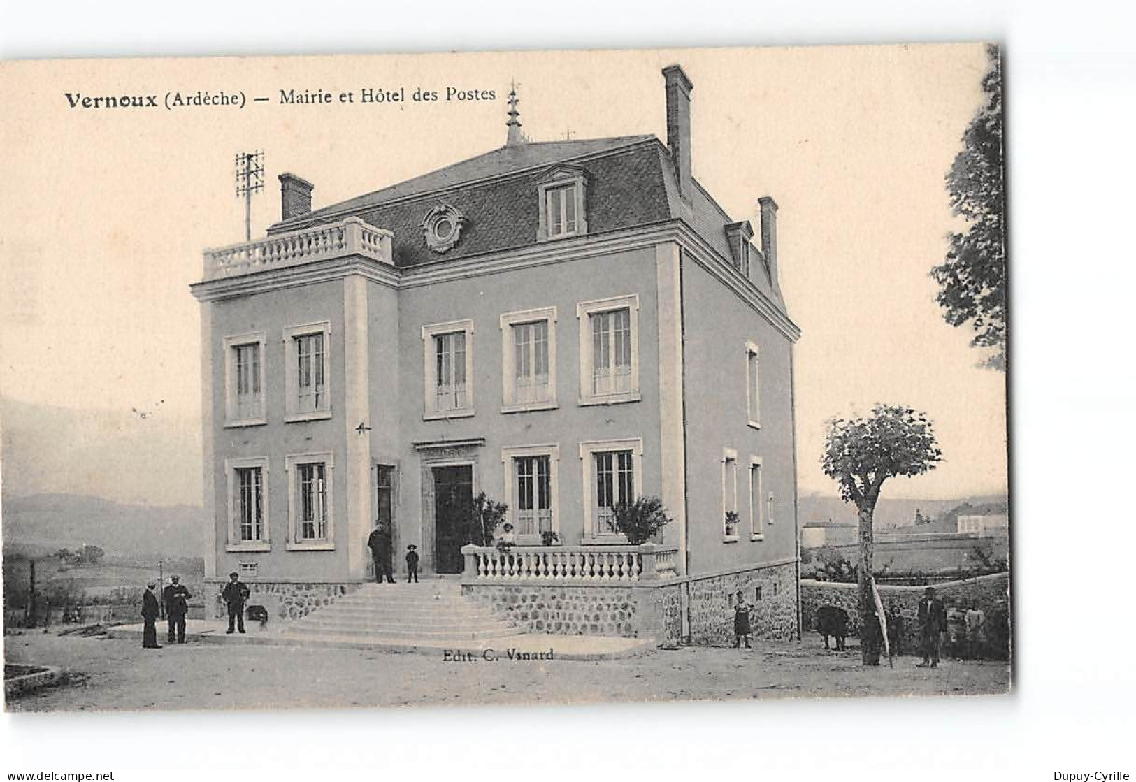 VERNOUX - Mairie Et Hôtel Des Postes - Très Bon état - Vernoux