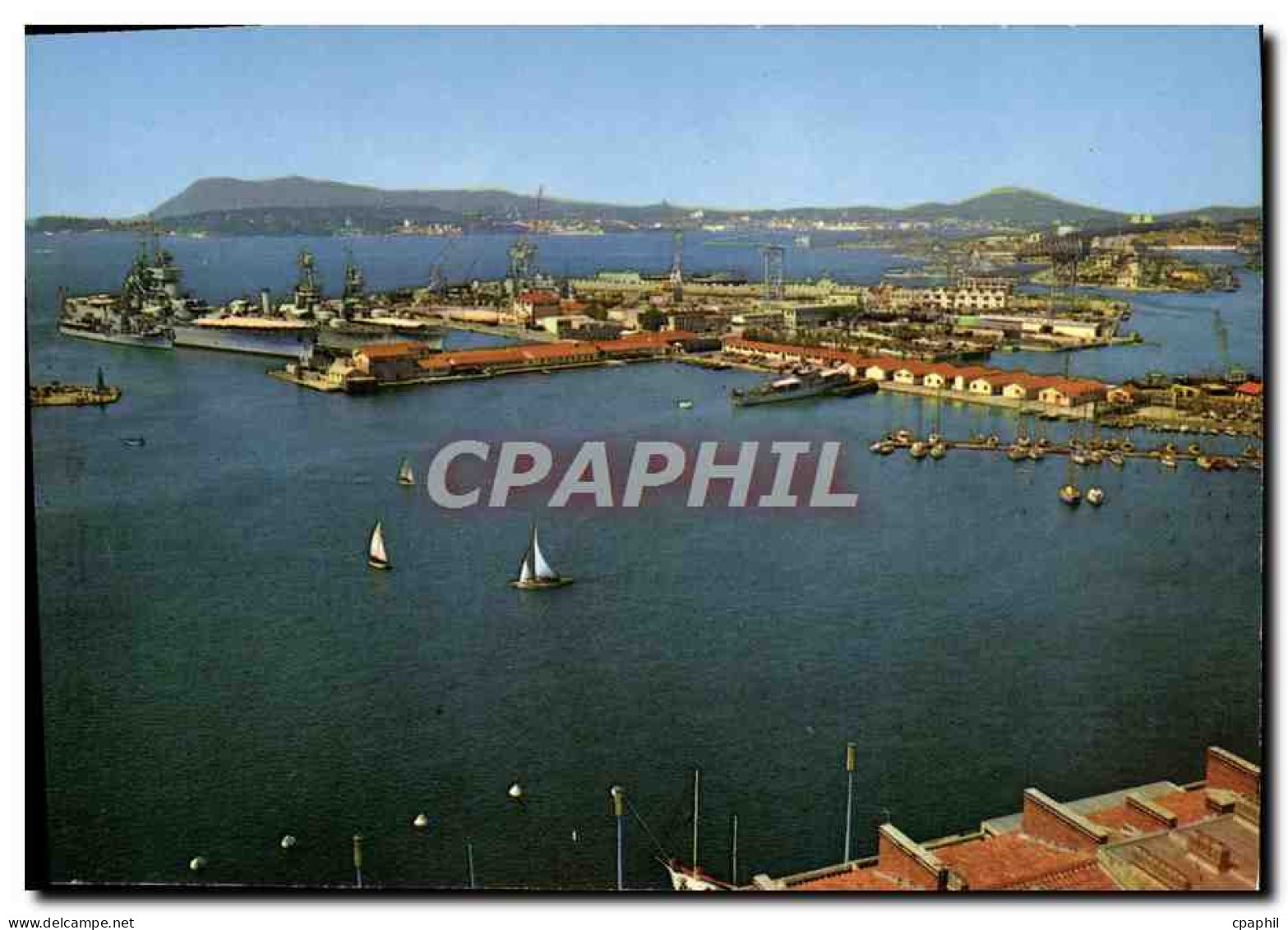 CPM Toulon Vue Sur La Darse Bateaux  - Toulon