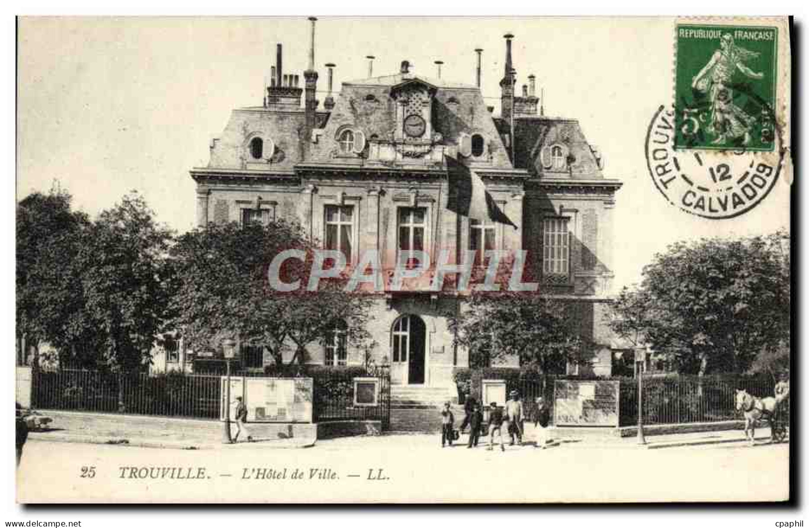 CPA Trouville L&#39Hotel De Ville - Trouville