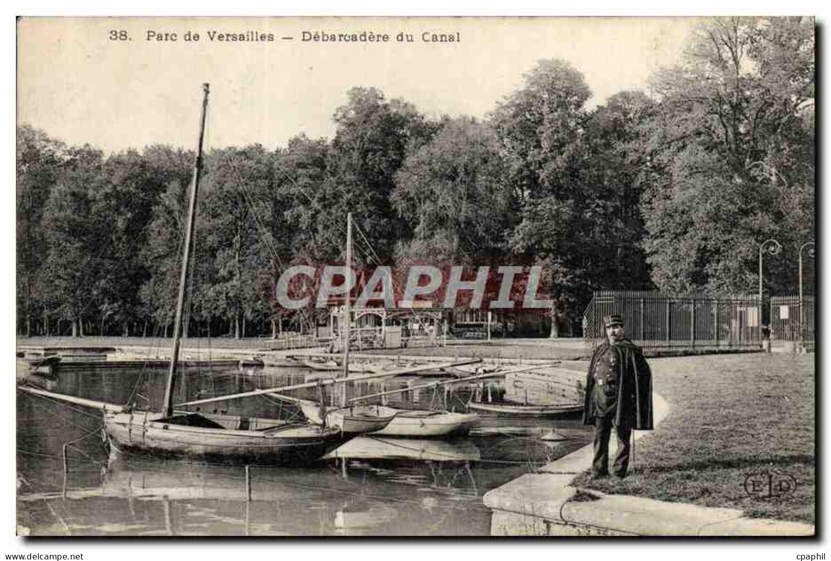 CPA Parc De Versailles Debarcadere Du Canal Bateaux  - Versailles (Château)