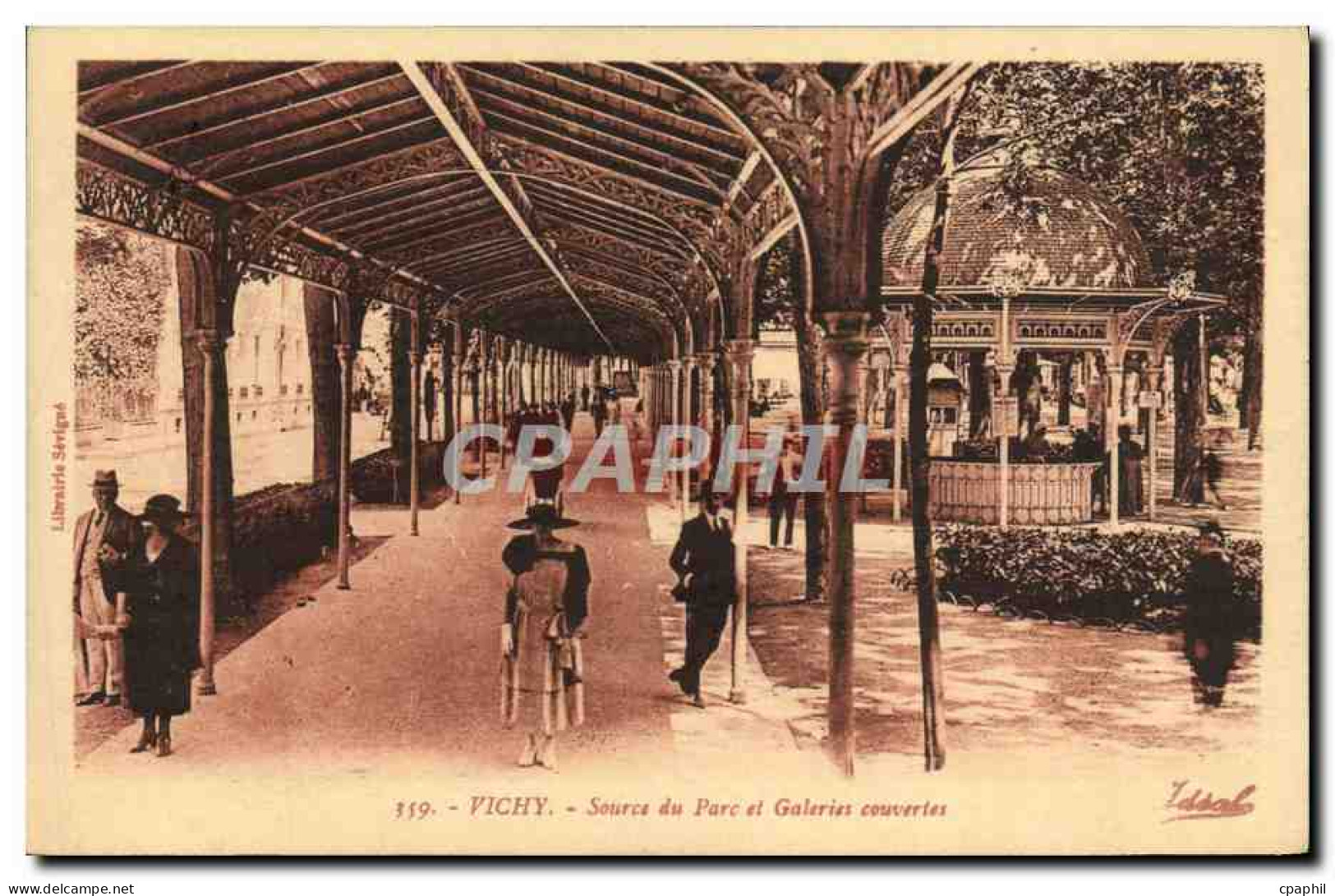 CPA Vichy Source Du Parc Et Galeries Couvertes - Vichy