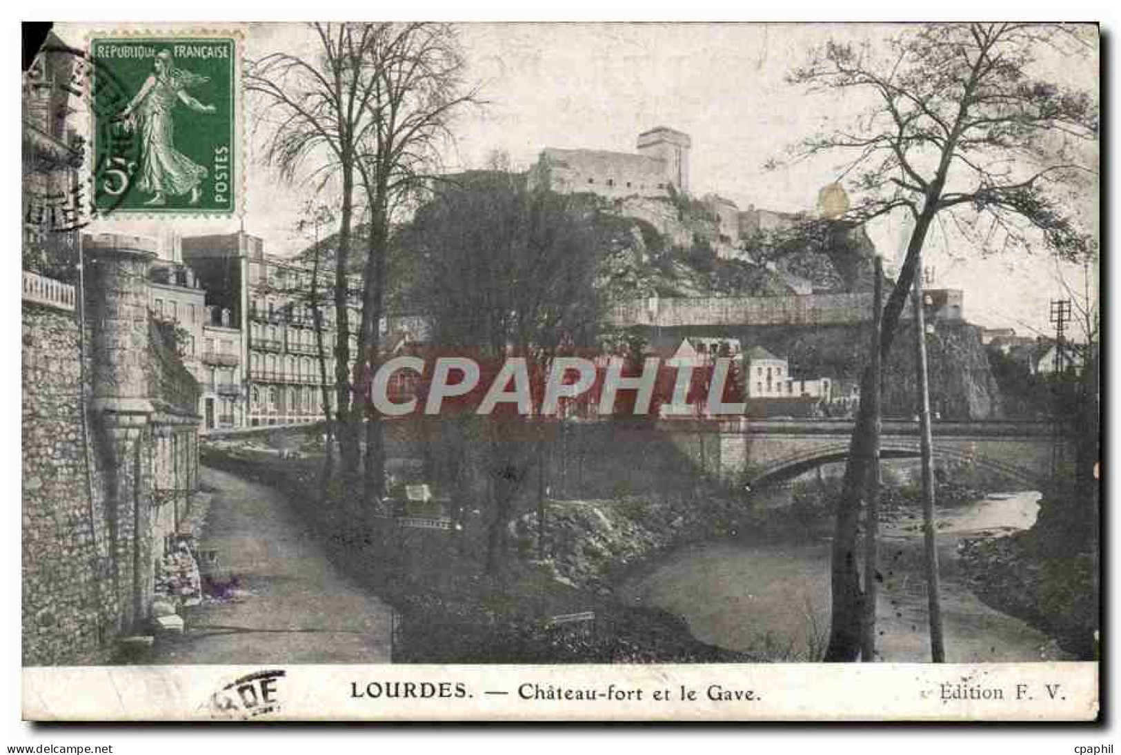 CPA Lourdes Chateau Fort Et Le Gave - Lourdes