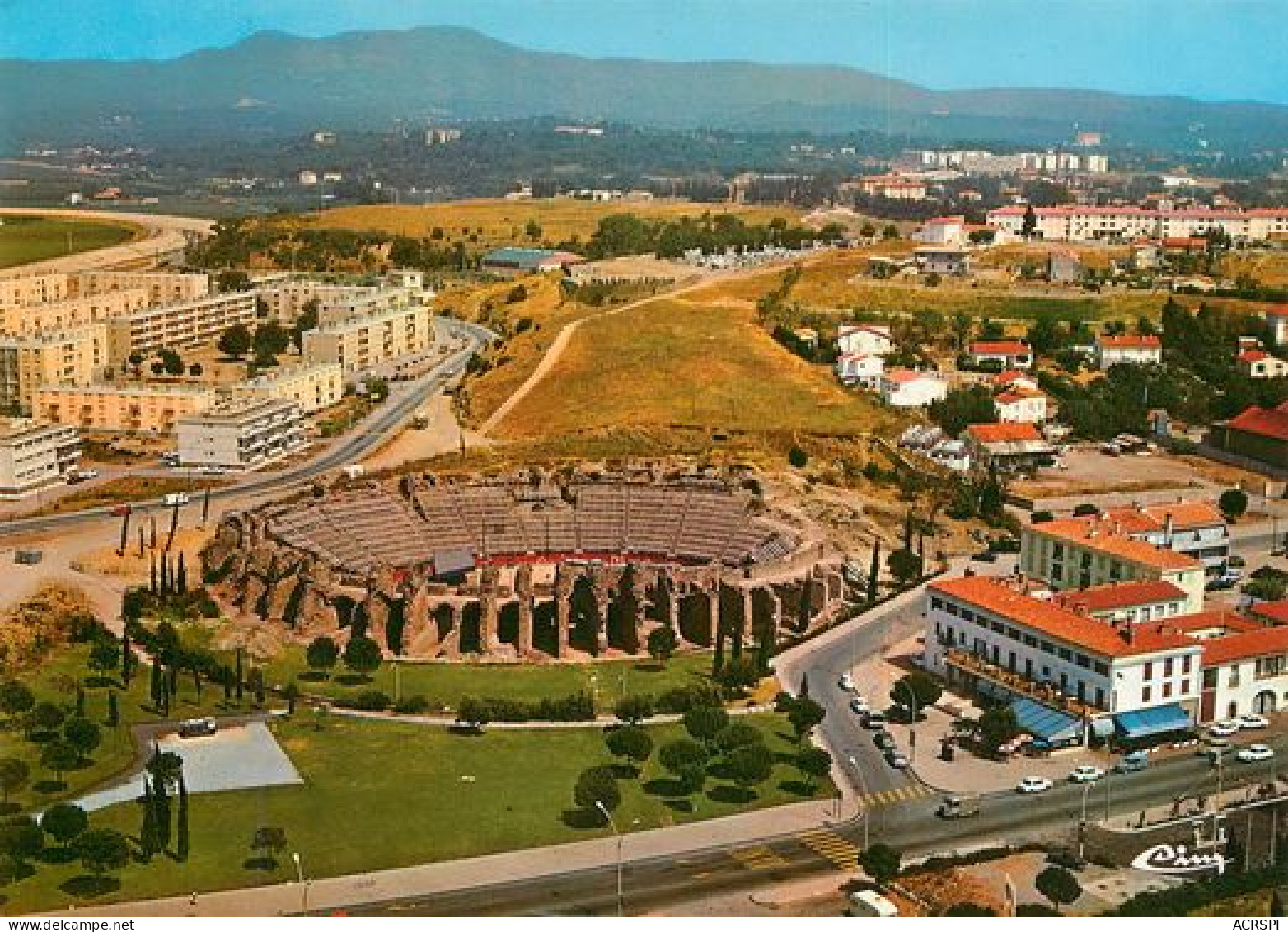 FREJUS Les Arènes  Vue Aerienne  51   (scan Recto-verso)MA2111Ter - Frejus