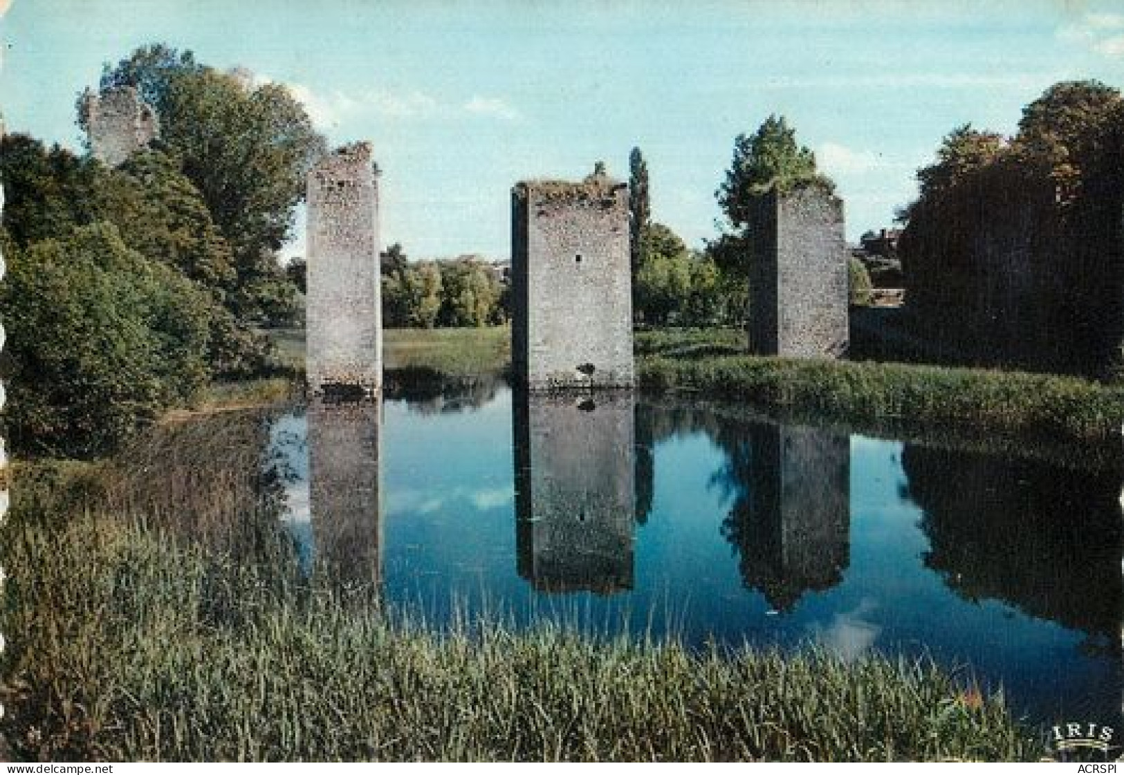 LUSSAC LES CHATEAUX Ruines D'un Manoir Féodal   13   (scan Recto-verso)MA2166Ter - Lussac Les Chateaux