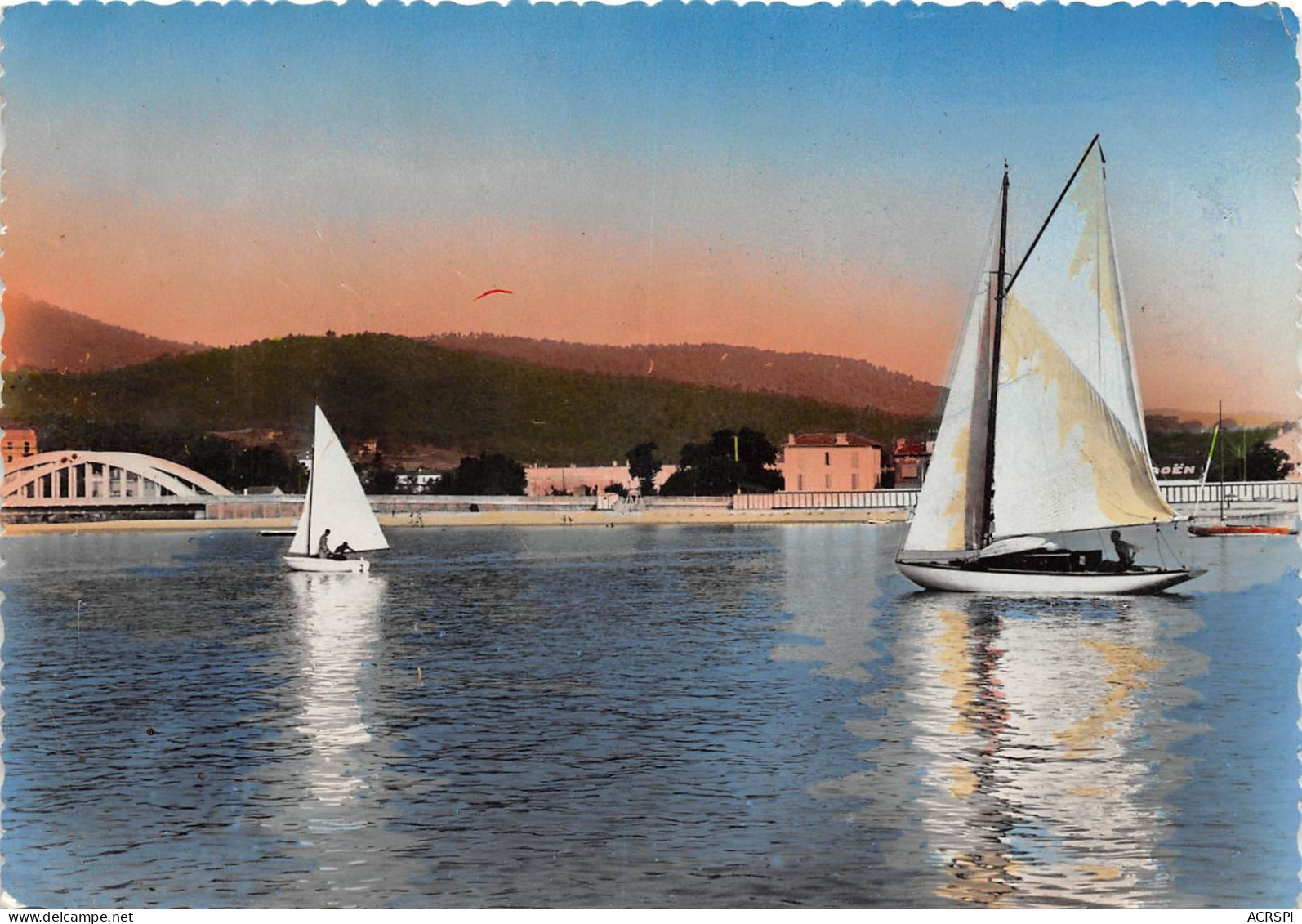 SAINTE MAXIME SUR MER Un Coin Du Port 14(scan Recto-verso) MA2165 - Sainte-Maxime