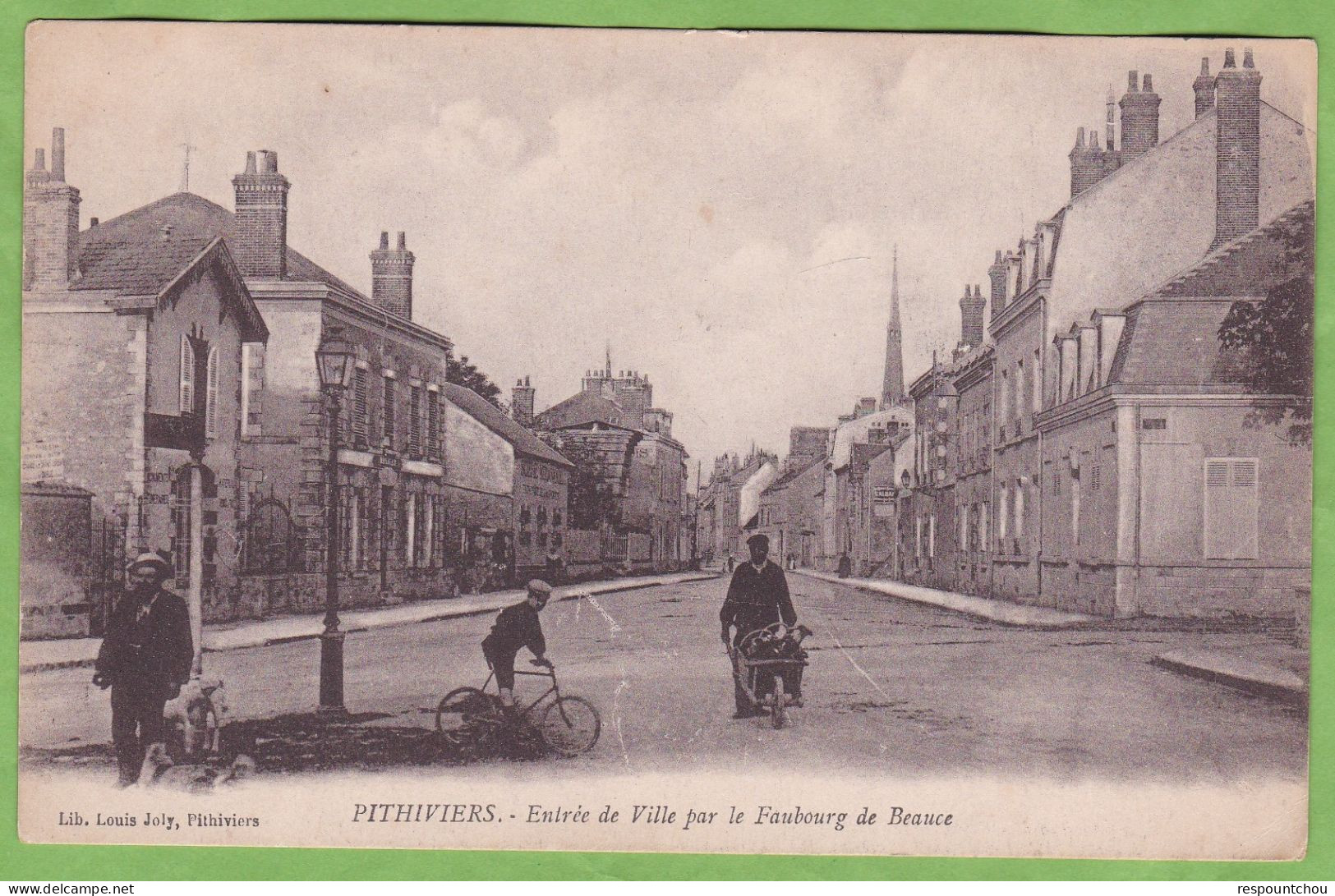 Belle CPA PITHIVIERS Entrée De Ville Par Le Faubourg De Bosse Animé 45 Loiret - Pithiviers