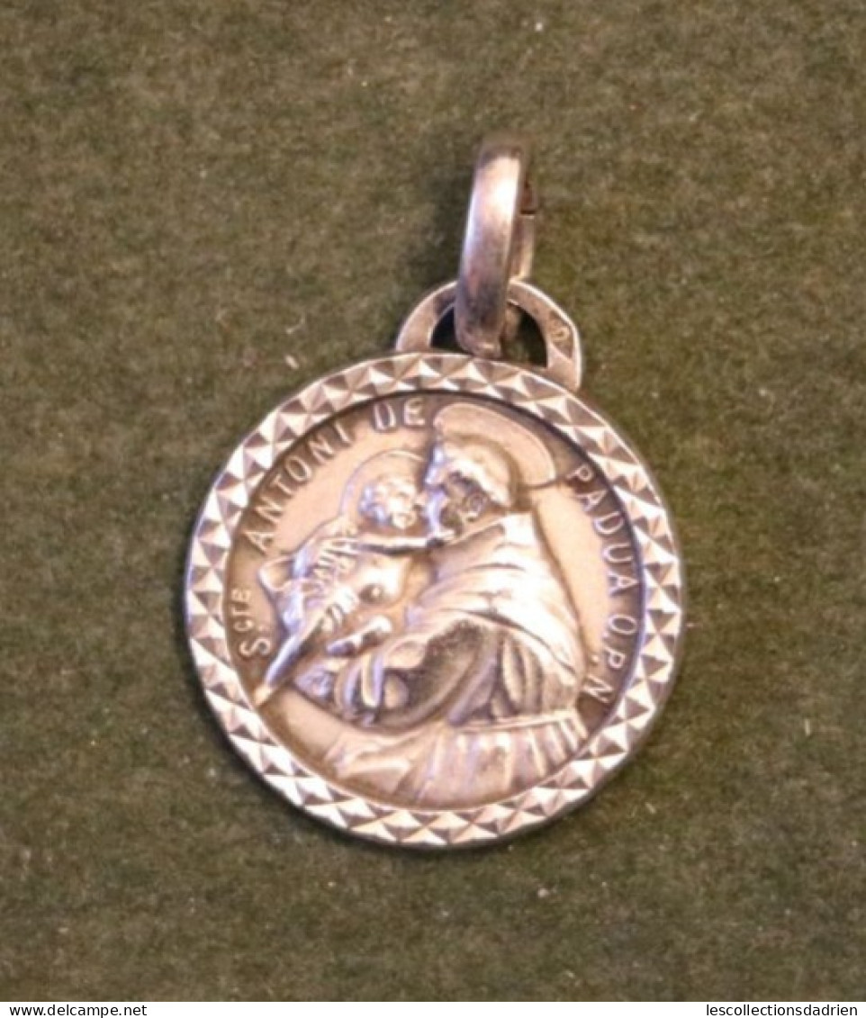 Médaille Religieuse En Argent Saint Antoine  - Silver Religious Medal  Souvenir Des Hauts Buttés - Religion &  Esoterik