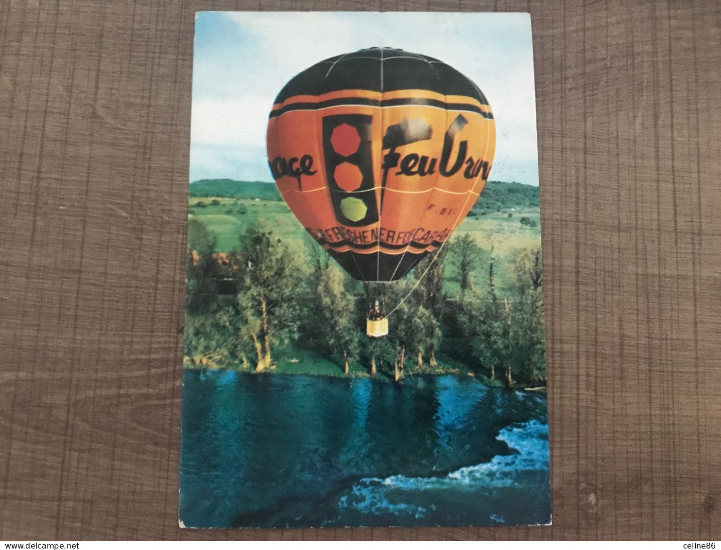 Montgolfière Feu Orange Survolant La Vallée Du Doubs - Balloons