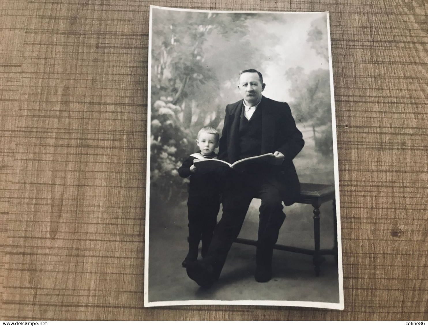 Carte Photo Homme Garçon Lecture D'un Livre American Photographic Studio Paris - Photographs