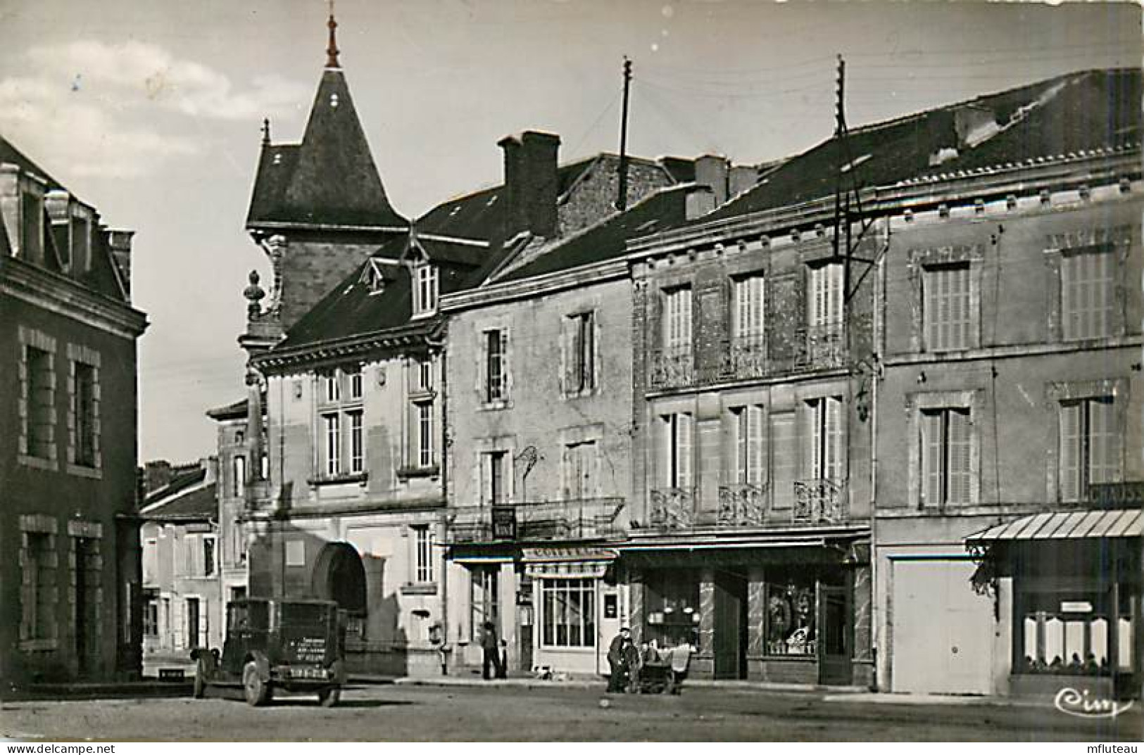 24* PIEGUT  Hotel De Ville  (CPSM Petit Format)          MA90,0385 - Andere & Zonder Classificatie