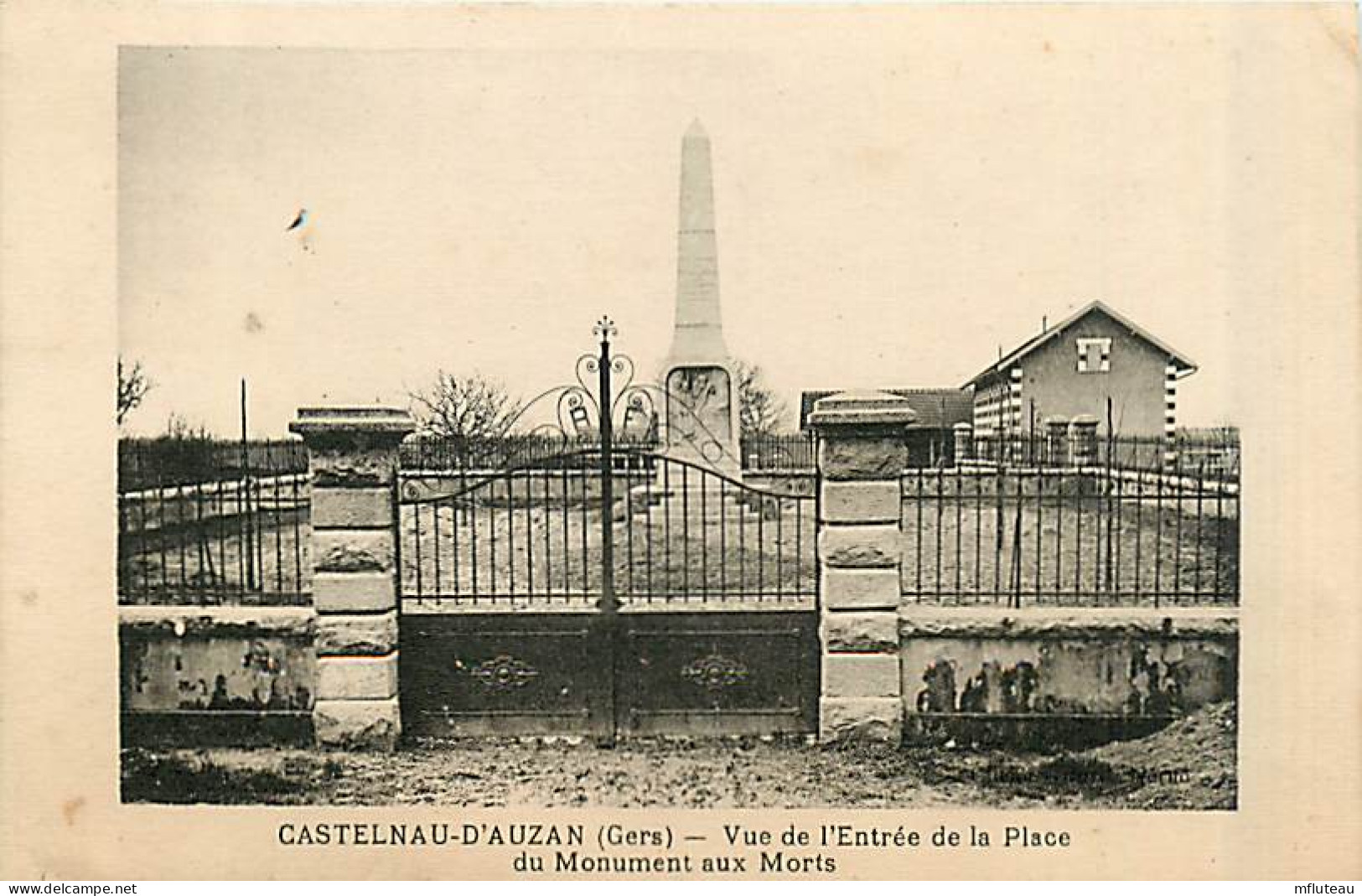 32* CASTELNAU D AUZAN  Monument Aux Morts            MA90,1026 - Sonstige & Ohne Zuordnung