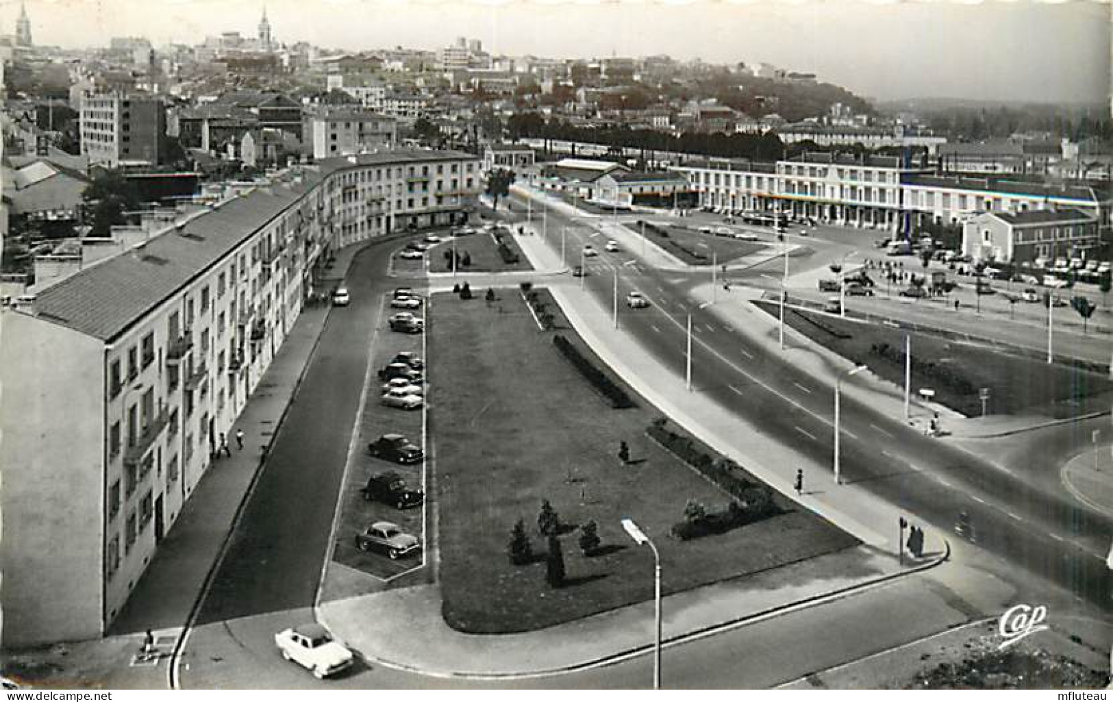 16* ANGOULEME  Gare  Jardins  CPSM (petit Format)               MA91-0126 - Angouleme