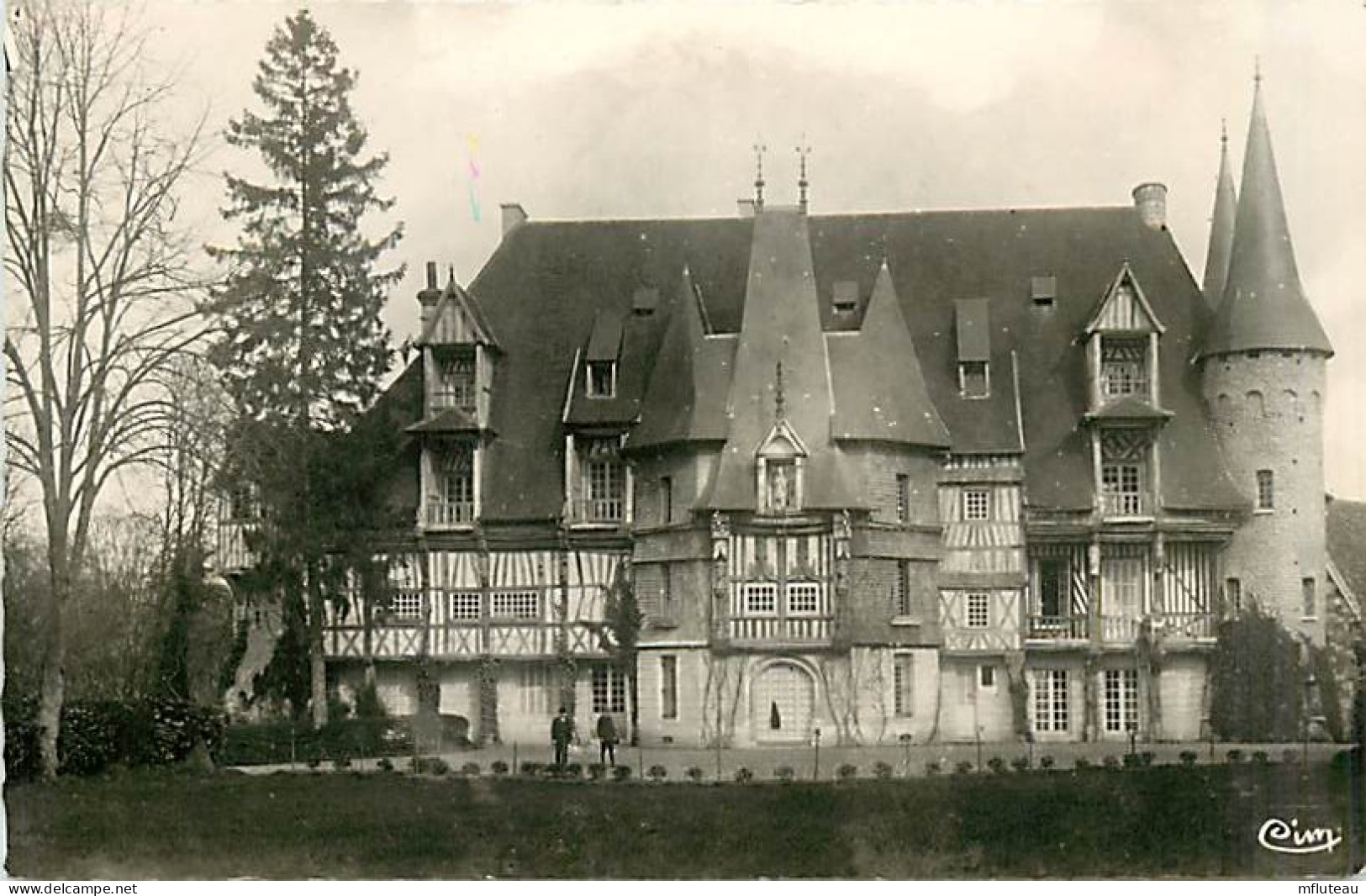 27* LOUVIERS  Chateau St Hilaire  CPSM (petit Format)    MA91-1175 - Louviers
