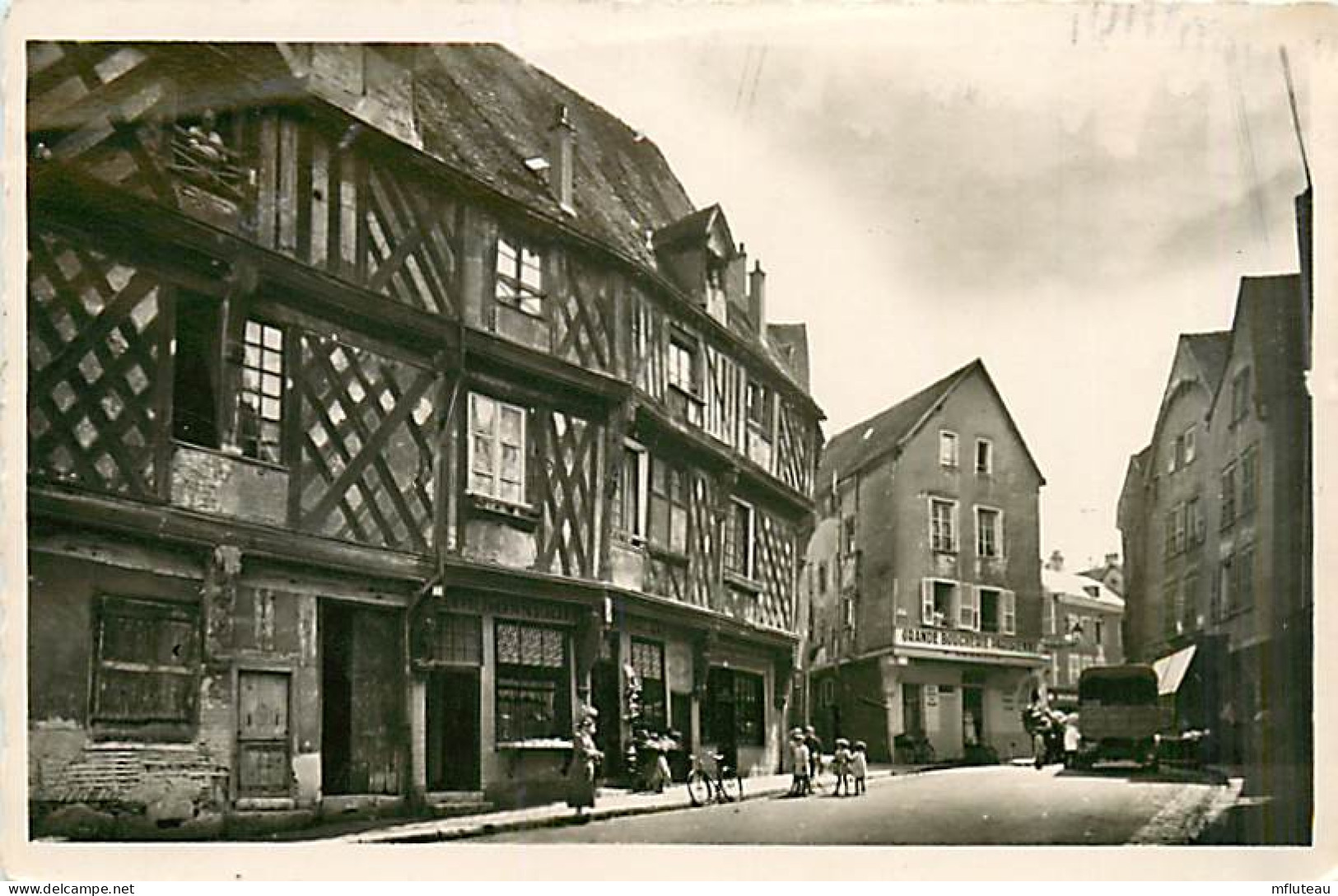 28* CHARTRES  Maison Du Saumon   (CPSM Petit Format)  MA92,0042 - Chartres