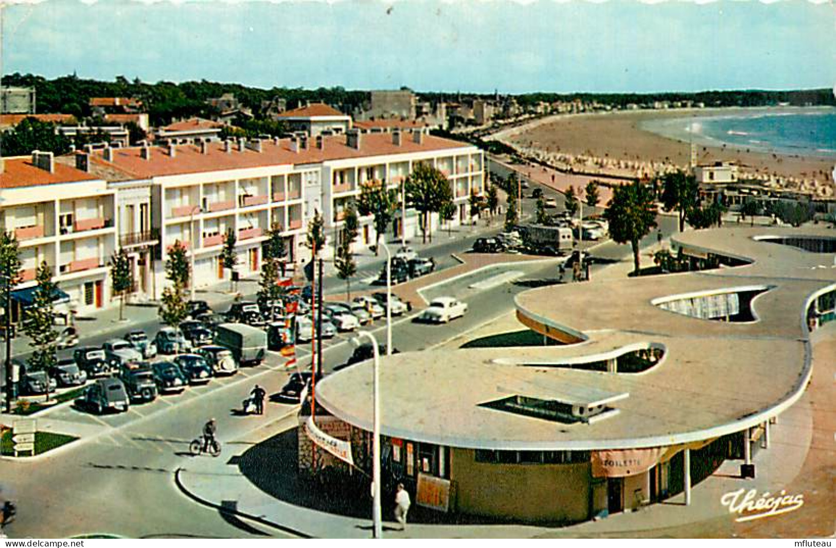 17* ROYAN  Carrefour De La Poste  CPSM (petit Format)                MA91-1461 - Royan