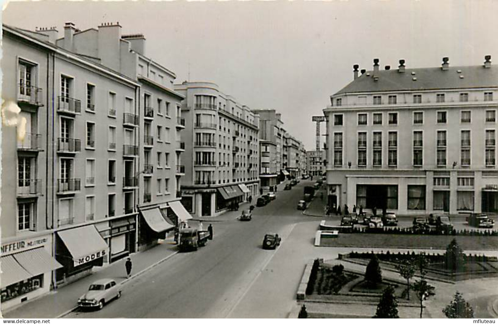 29* BREST  Pl Tour D Auvergne  (CPSM Petit Format)    MA92,0566 - Brest