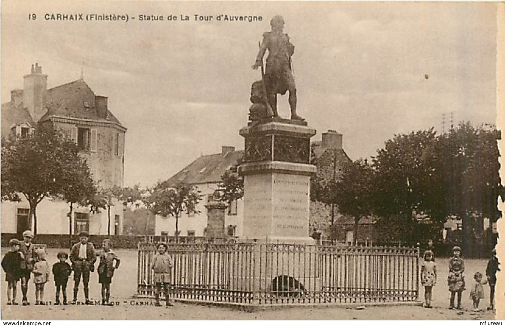 29* CARHAIX  Statue Tour D Auvergne     MA92,0453 - Carhaix-Plouguer